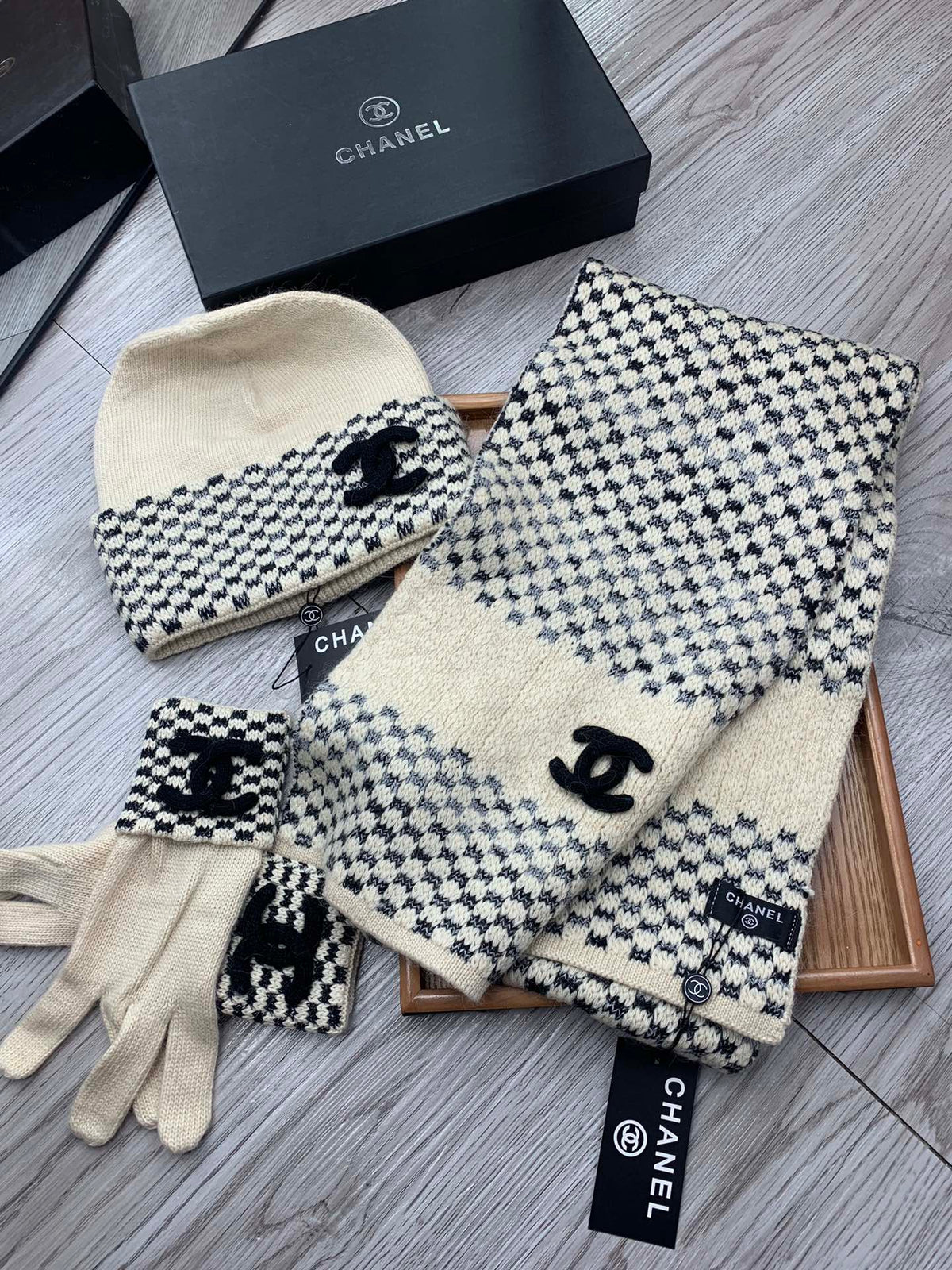 CC Hat Scarf Gloves Set White Jacquard 475108