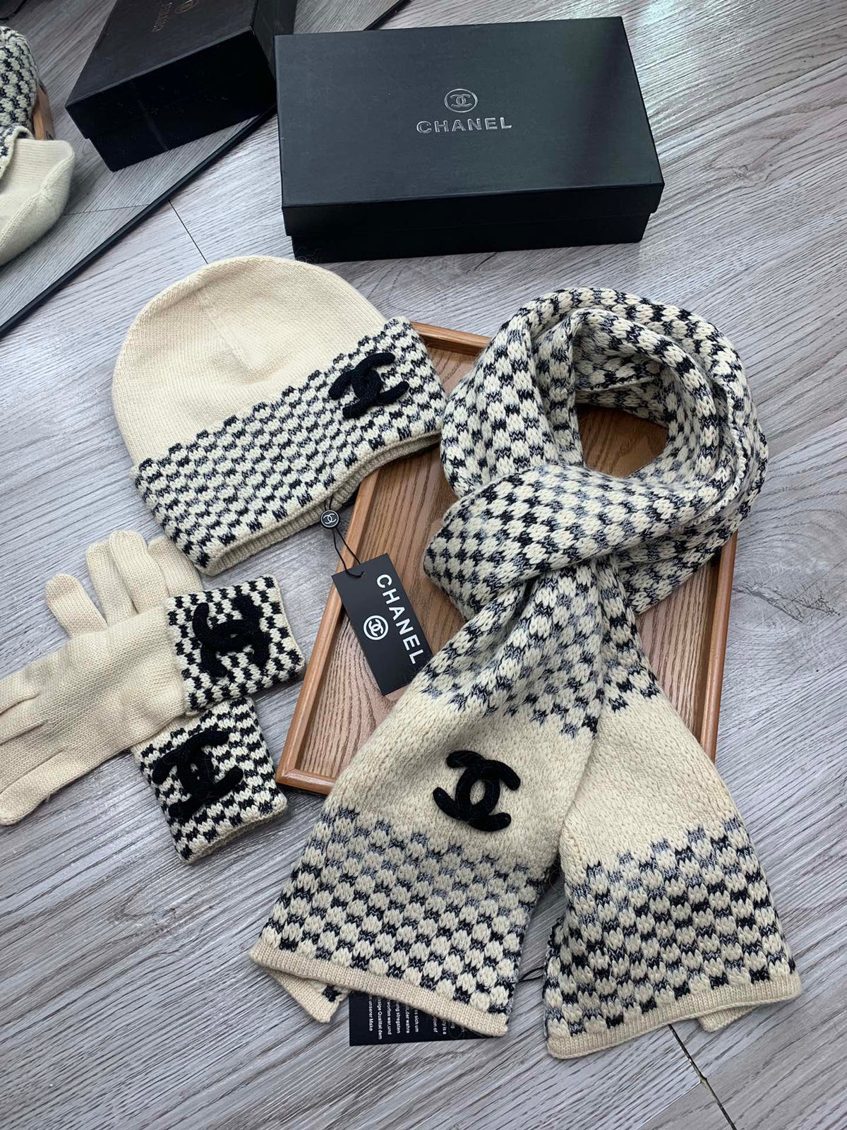 CC Hat Scarf Gloves Set White Jacquard 475108