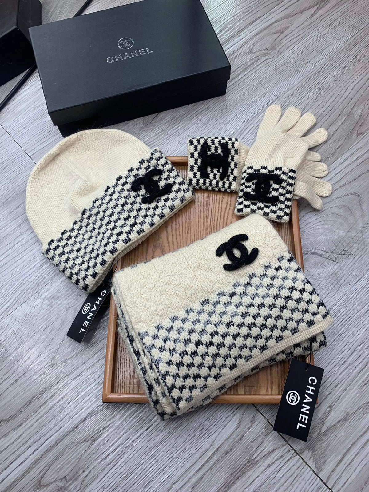 CC Hat Scarf Gloves Set White Jacquard 475108