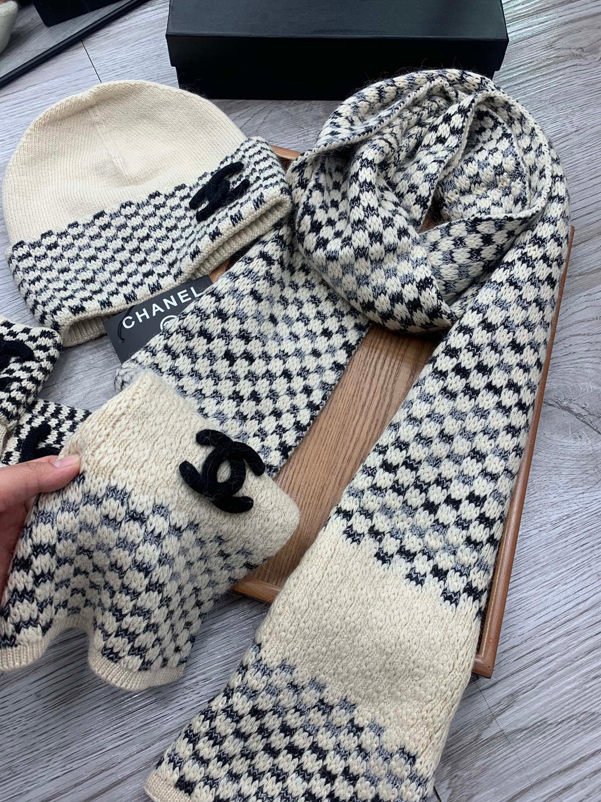 CC Hat Scarf Gloves Set White Jacquard 475108