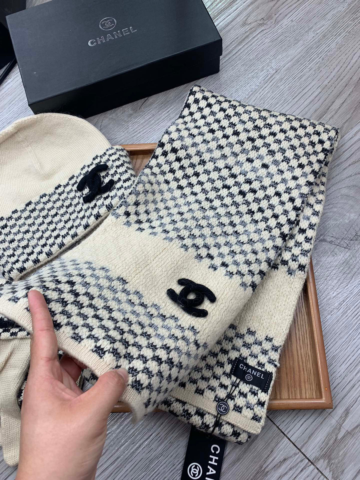 CC Hat Scarf Gloves Set White Jacquard 475108