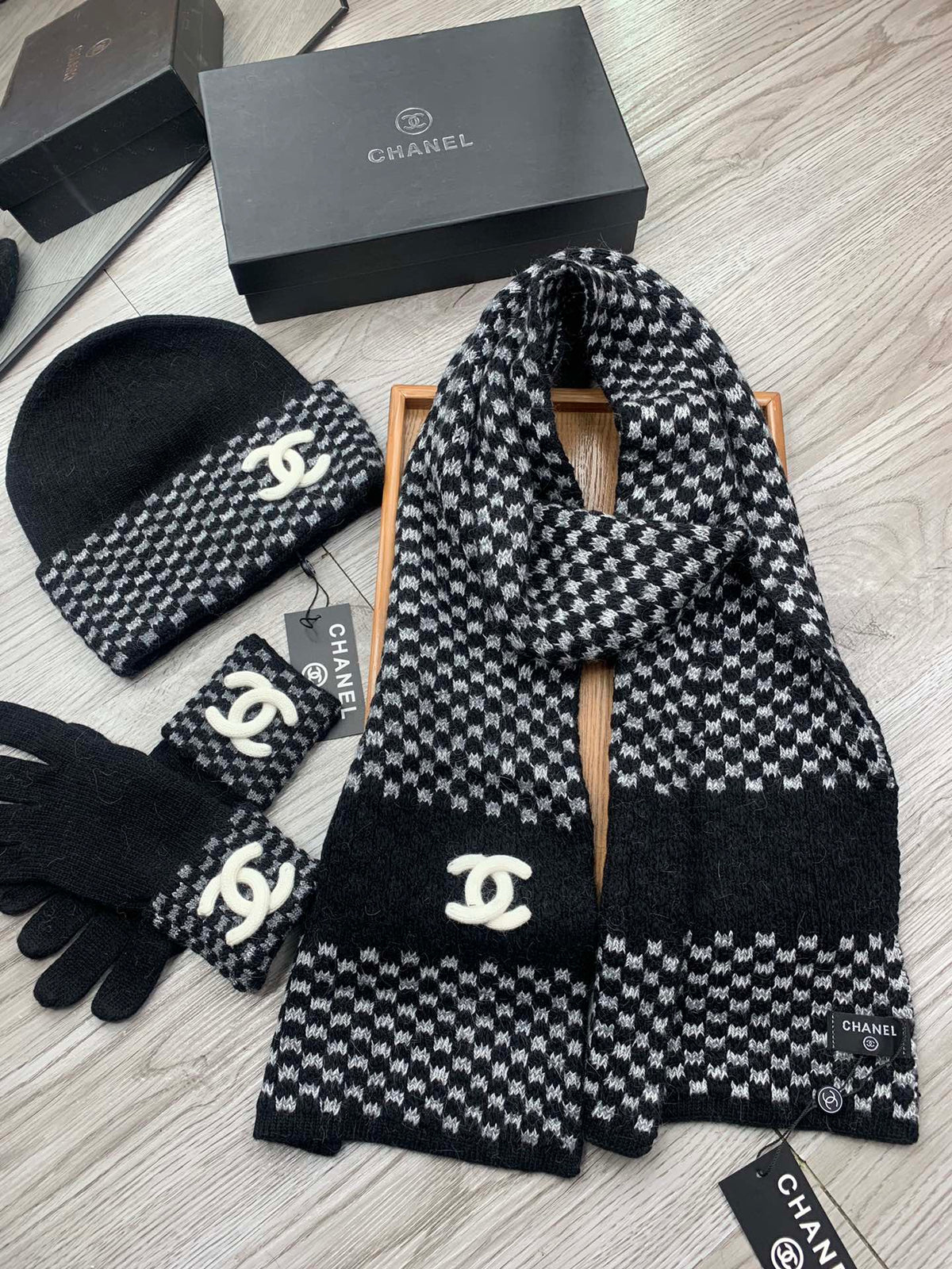 CC Hat Scarf Gloves Set Black Jacquard 475109