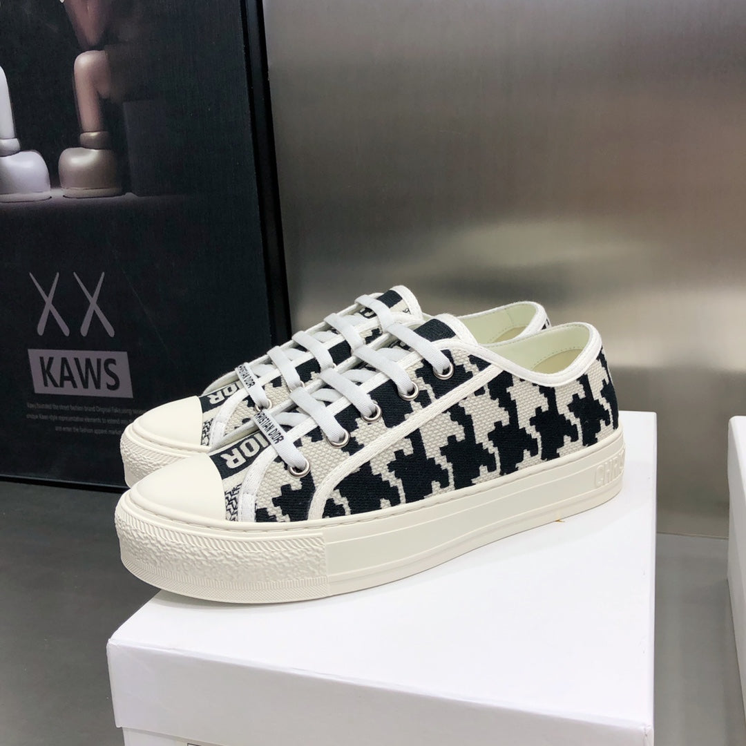 CD 26s Walk'n'Dior Sneaker Black Oblique Embroidered Cotton 966652