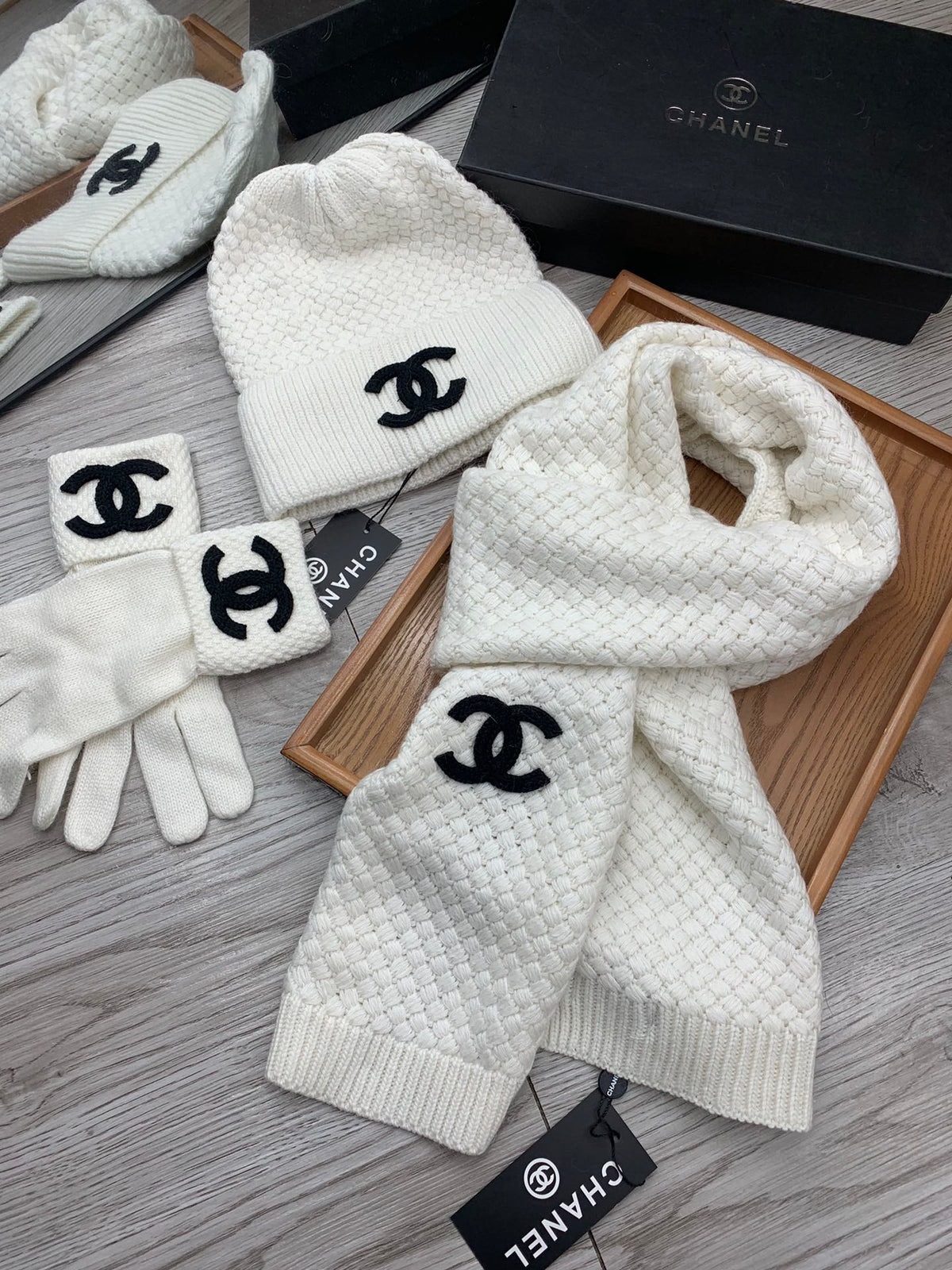 CC Hat Scarf Gloves Set White Knit Black Logo 475104