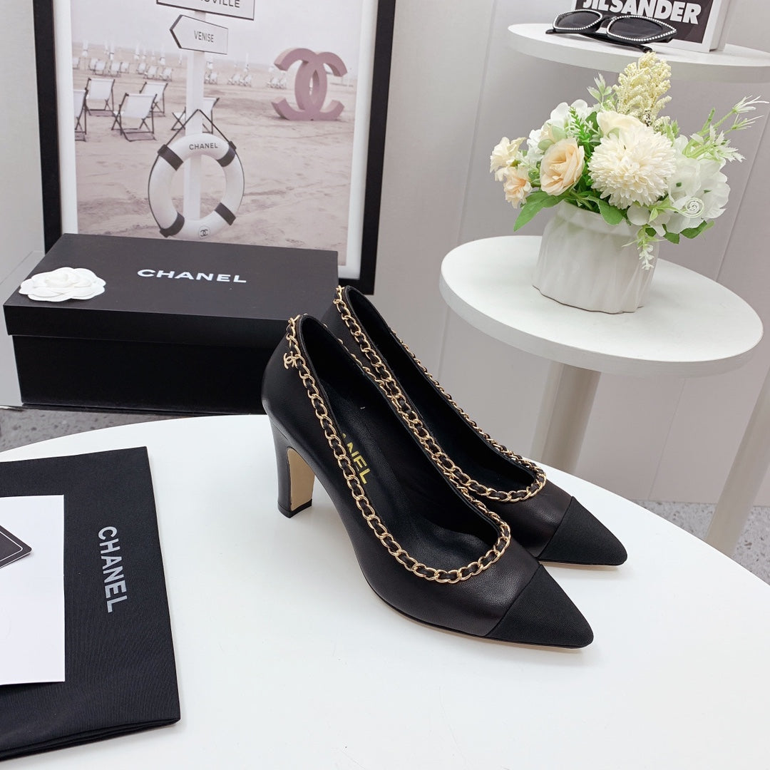CC 2026 Logo Chain Trim Pumps Black Leather 161669
