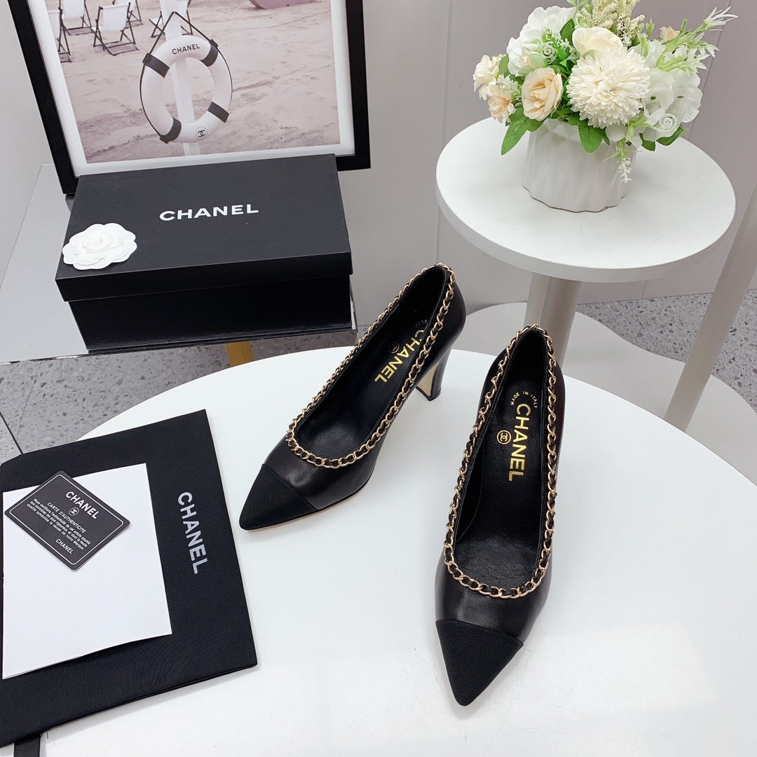 CC 2026 Logo Chain Trim Pumps Black Leather 161669