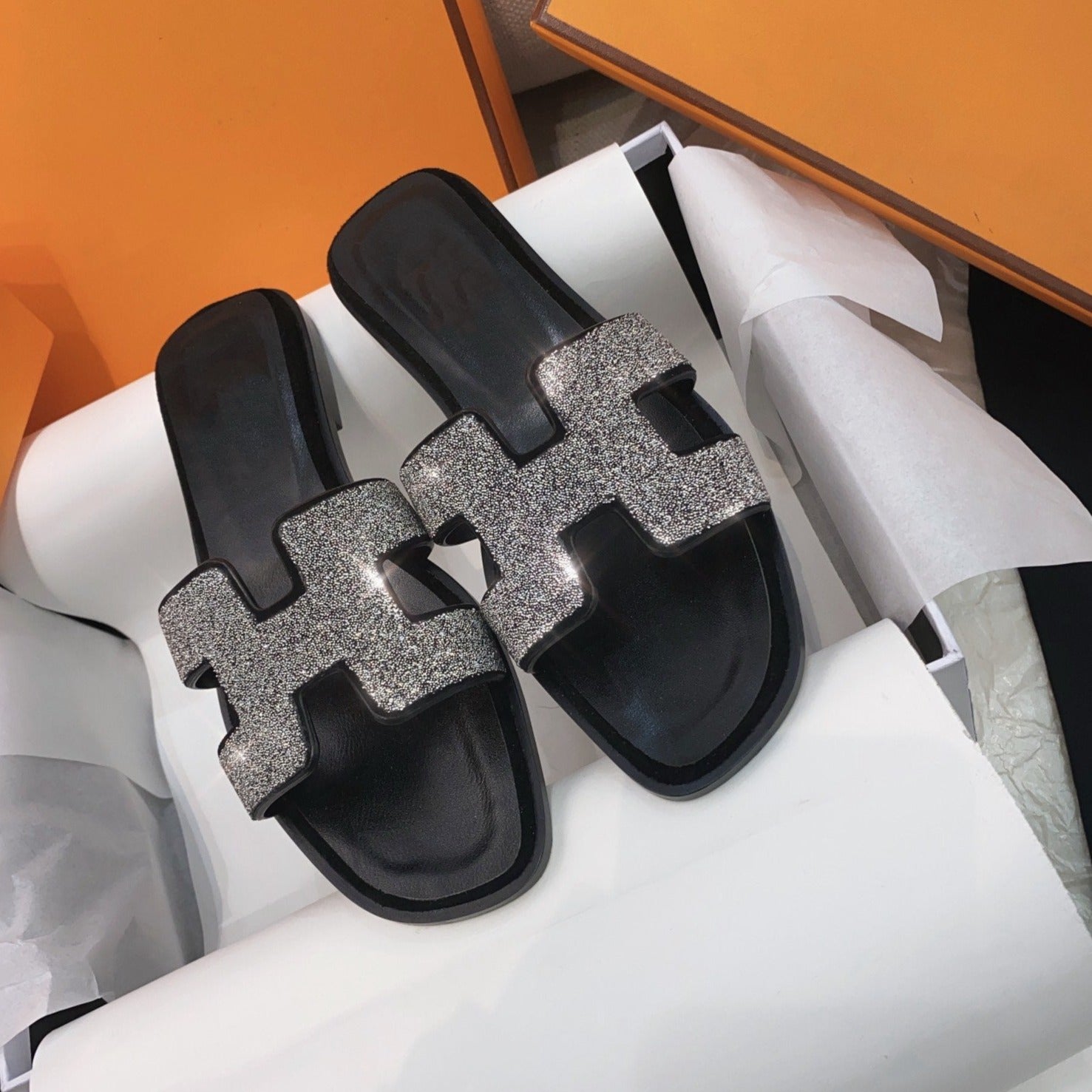 0ran Sandal Caviar Black Leather