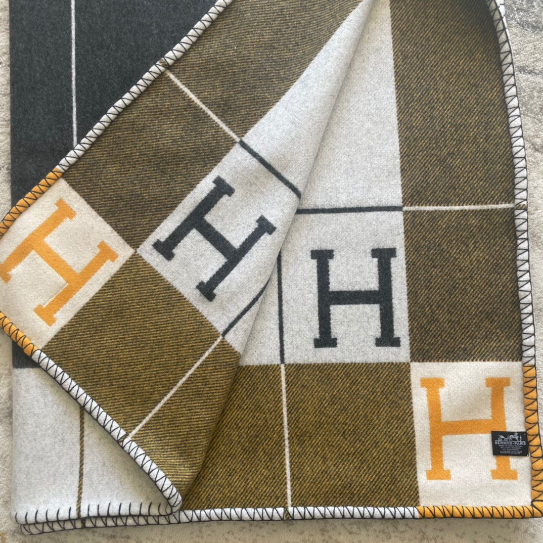 Hermes 26s Avalon Blanket 135x170cm Yellow Wool 528109