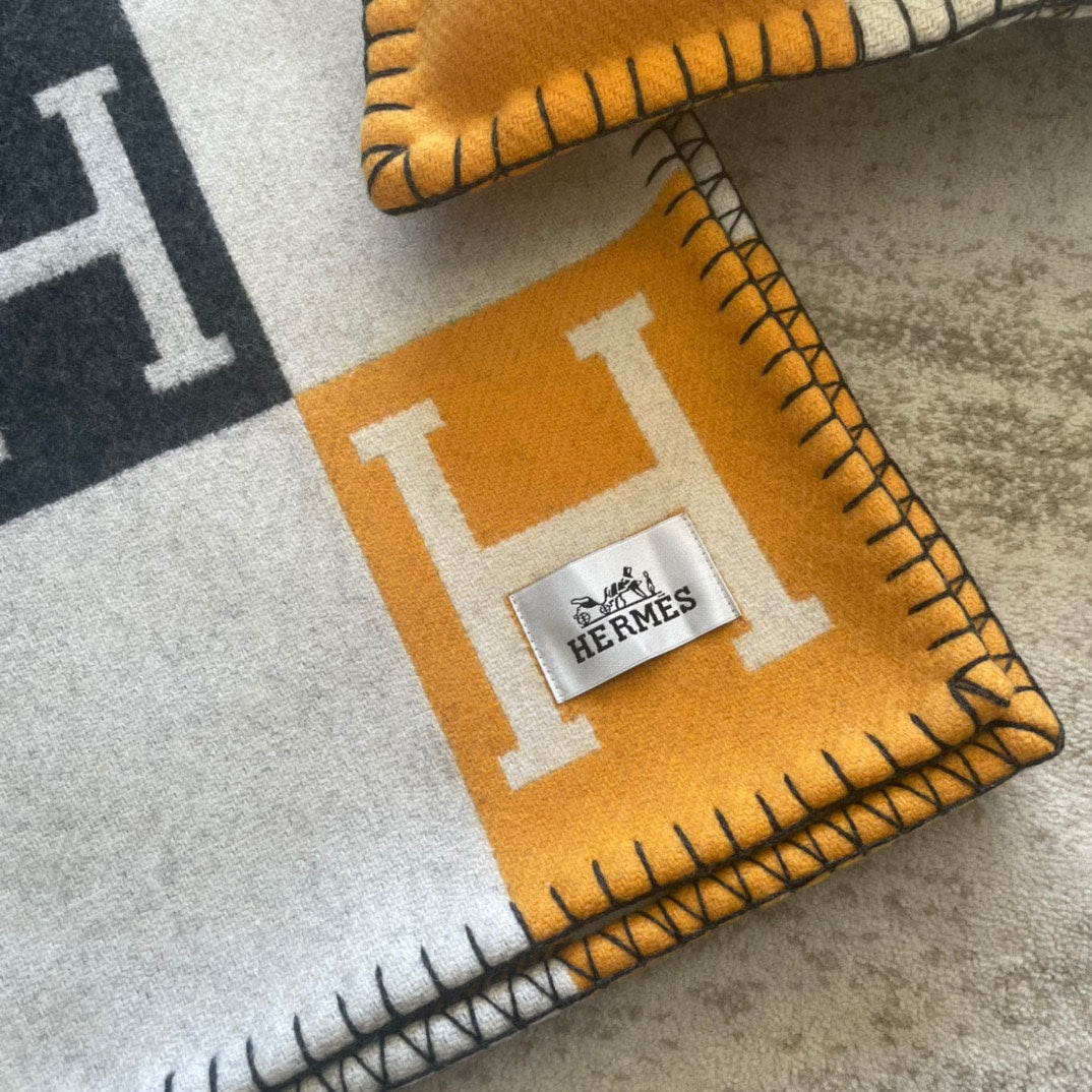 Hermes 26s Avalon Blanket 135x170cm Yellow Wool 528109