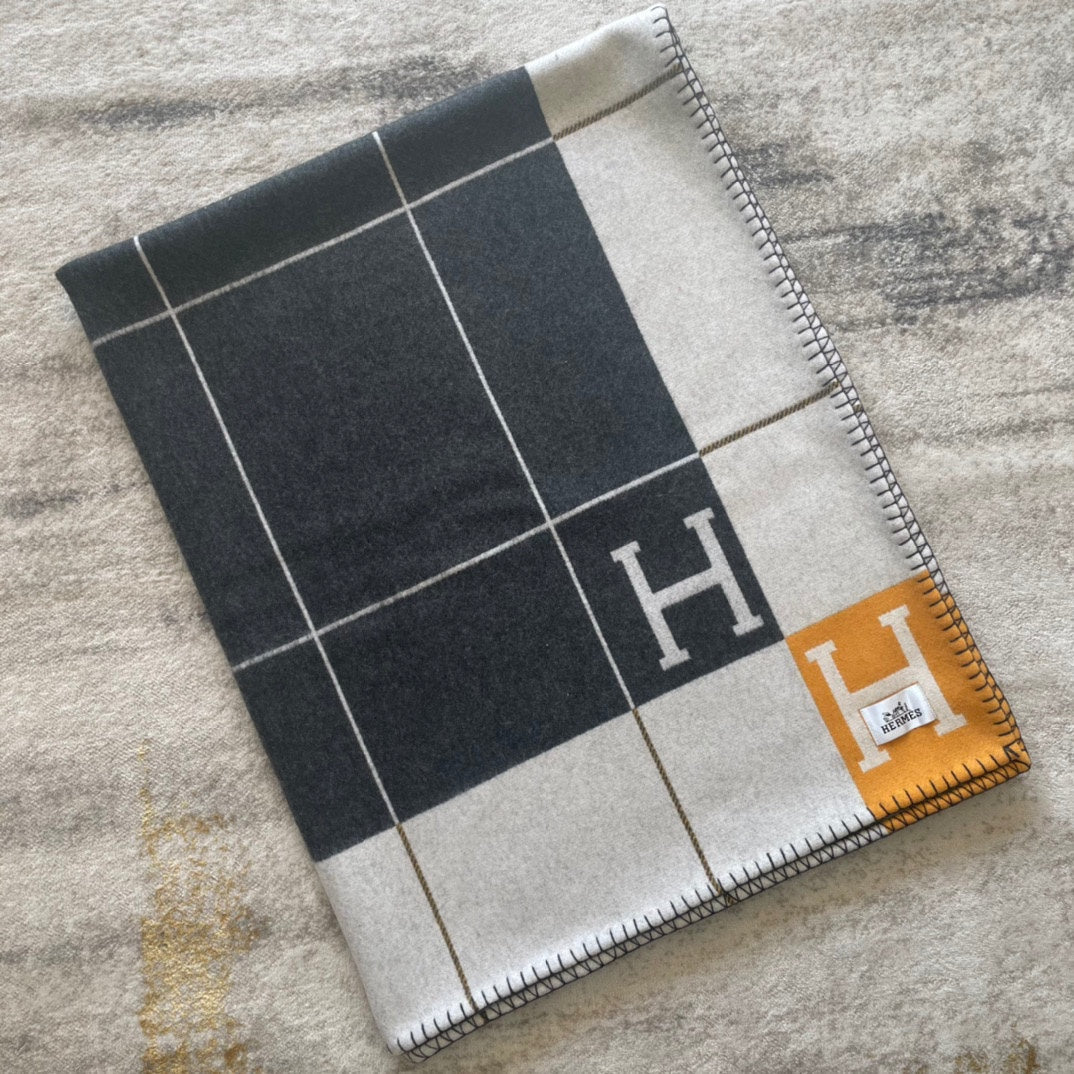 Hermes 26s Avalon Blanket 135x170cm Yellow Wool 528109