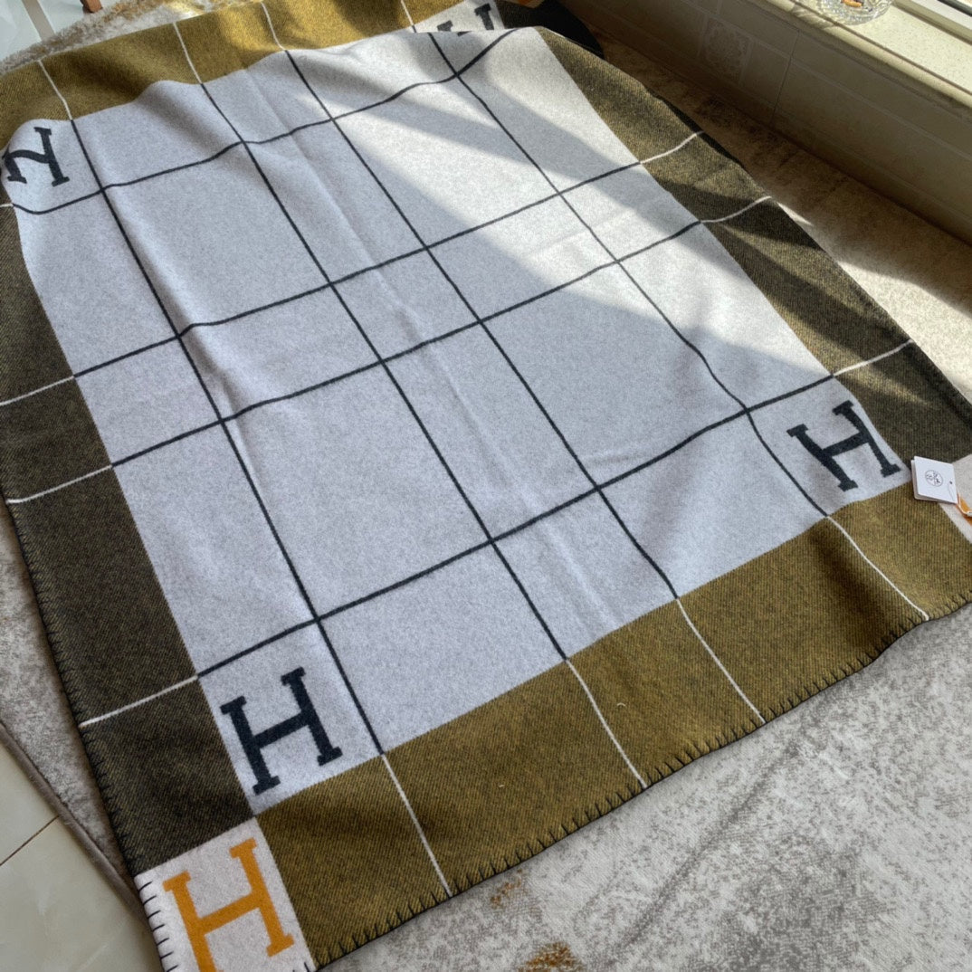 Hermes 26s Avalon Blanket 135x170cm Yellow Wool 528109