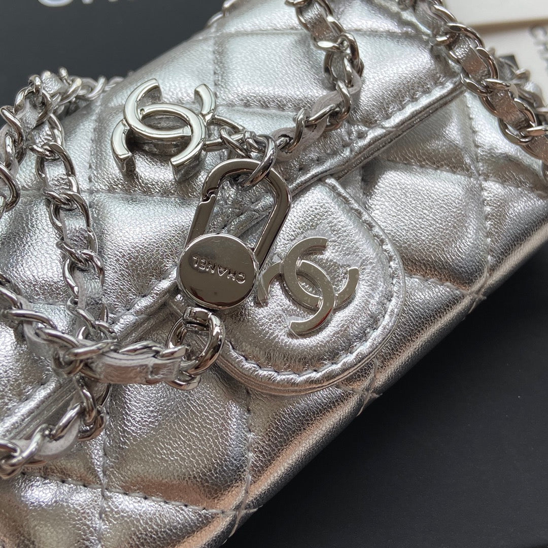 CC 24 Classic Wallet On Chain 11cm Silver Sheepskin 156514