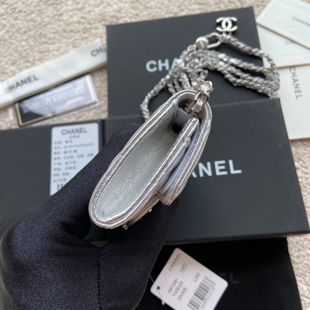 CC 24 Classic Wallet On Chain 11cm Silver Sheepskin 156514