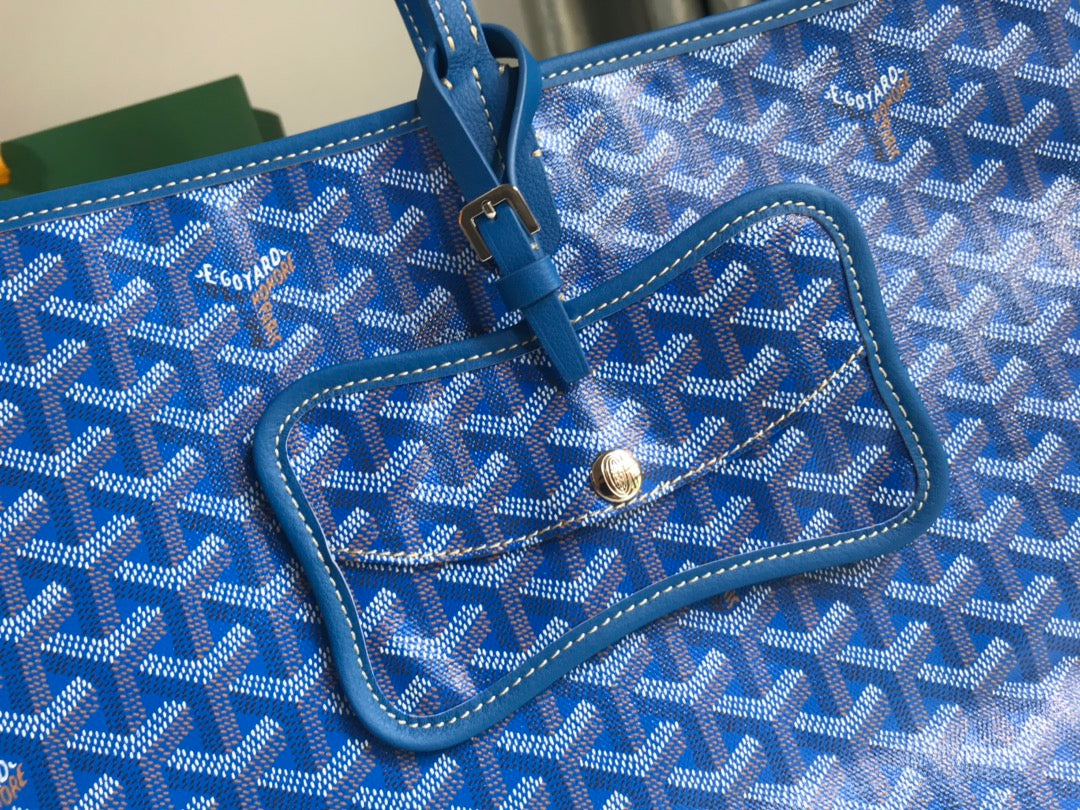 CHIEN GRIS BAG 33 IN SAPPHIRE BLUE GOYARDINE CANVAS AND TAN CALFSKIN TRIM
