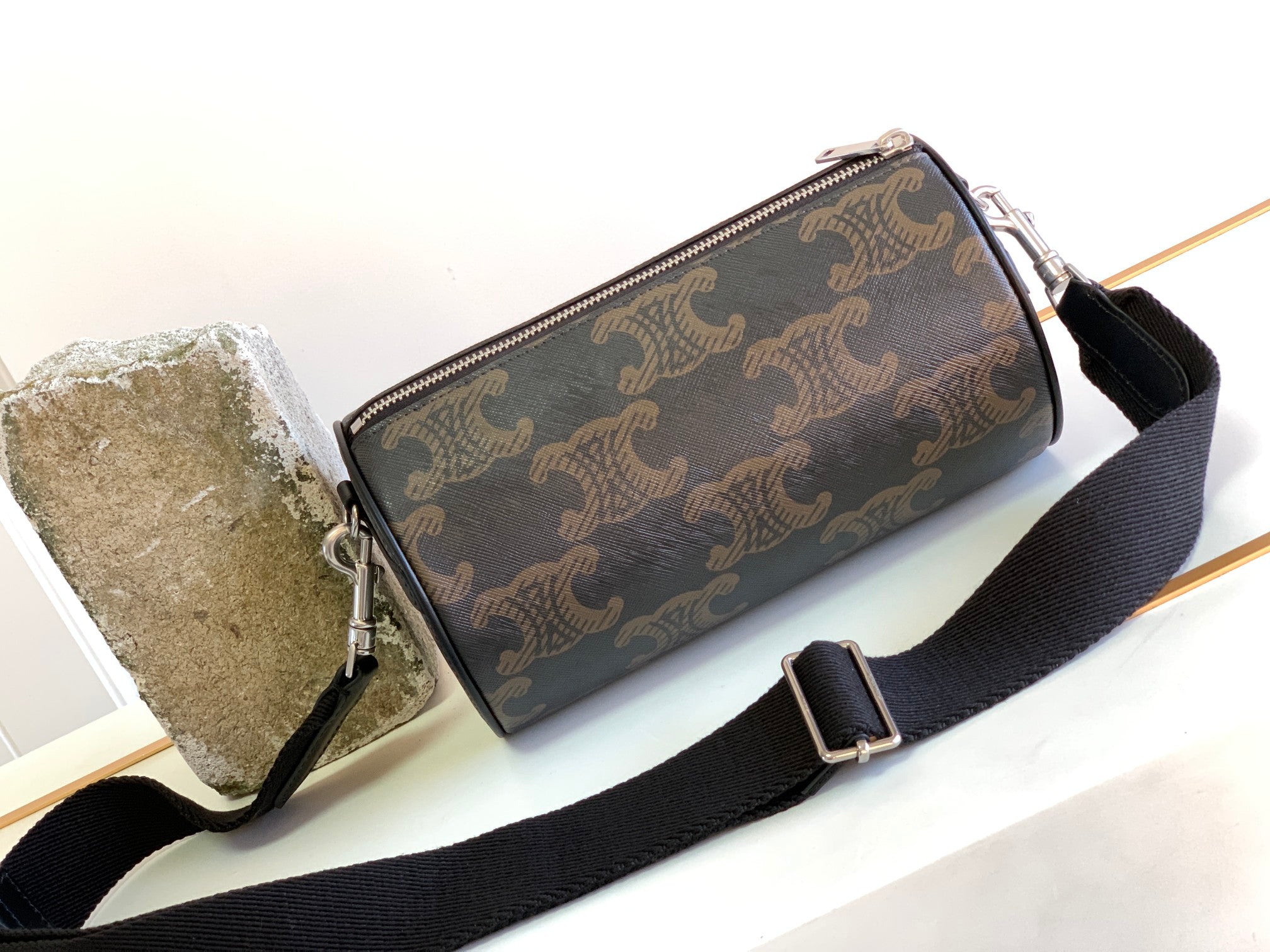 CYLINDRICAL 22 BAG BLACK BROWN COWHIDE