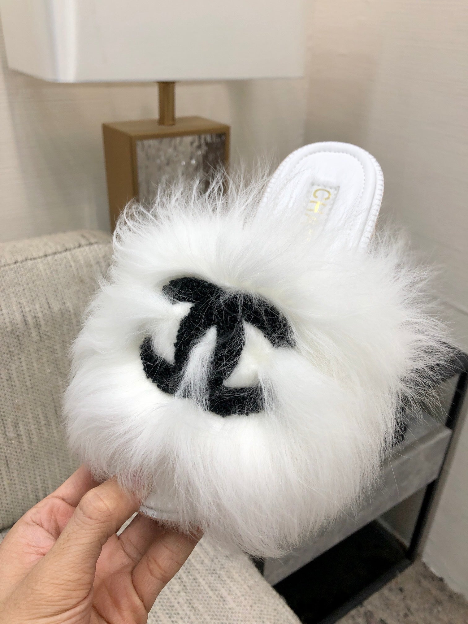 CC 26s Logo Slides White Furry Leather 970162