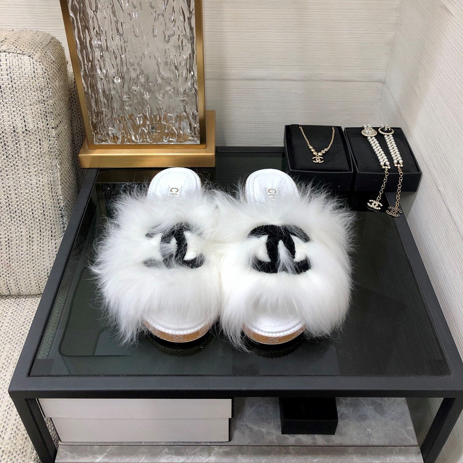 CC 26s Logo Slides White Furry Leather 970162