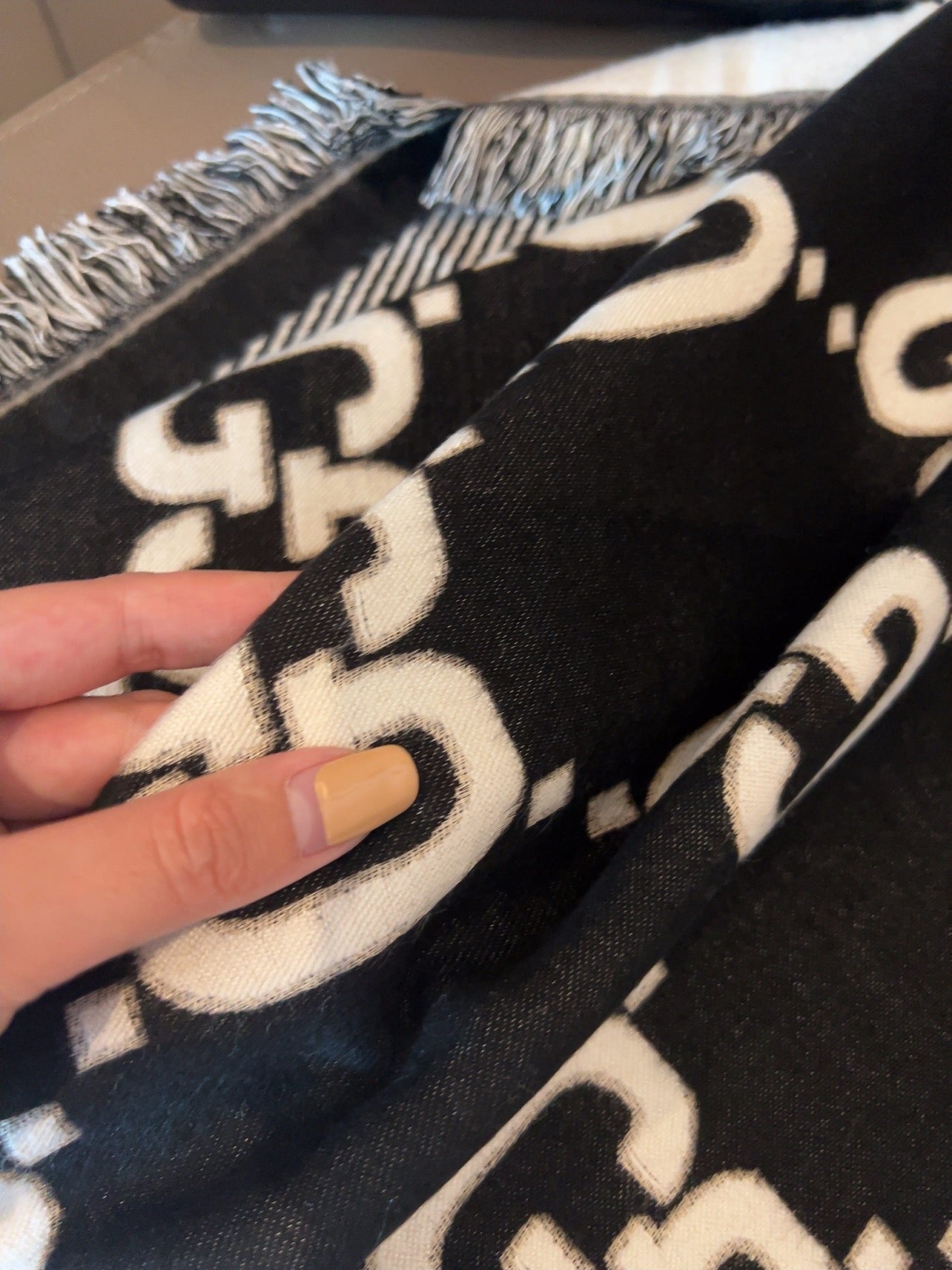 SQUARE SCARF 140 CM IN BLACK MIX WHITE SILK CASHMERE 401511