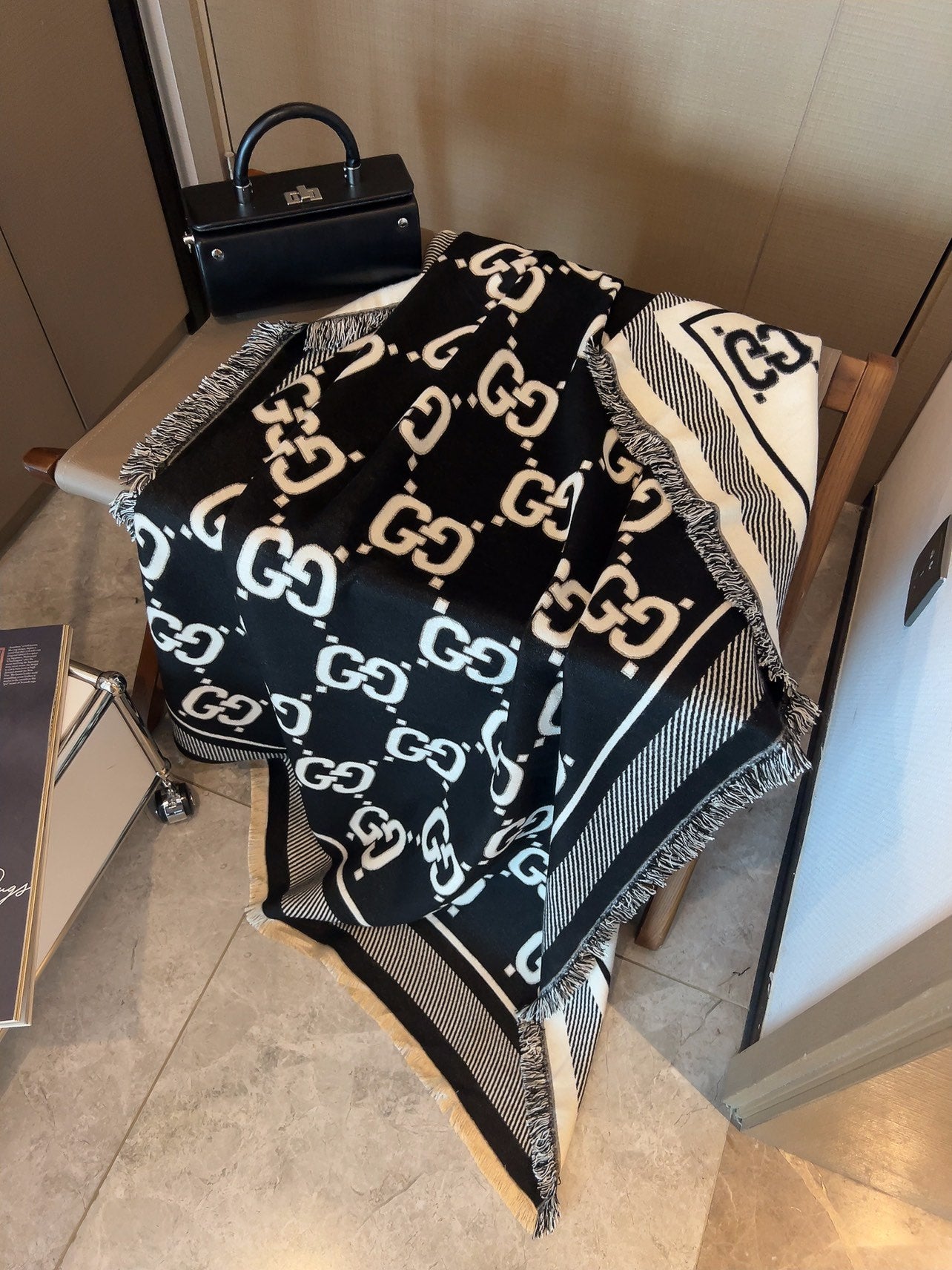 SQUARE SCARF 140 CM IN BLACK MIX WHITE SILK CASHMERE 401511