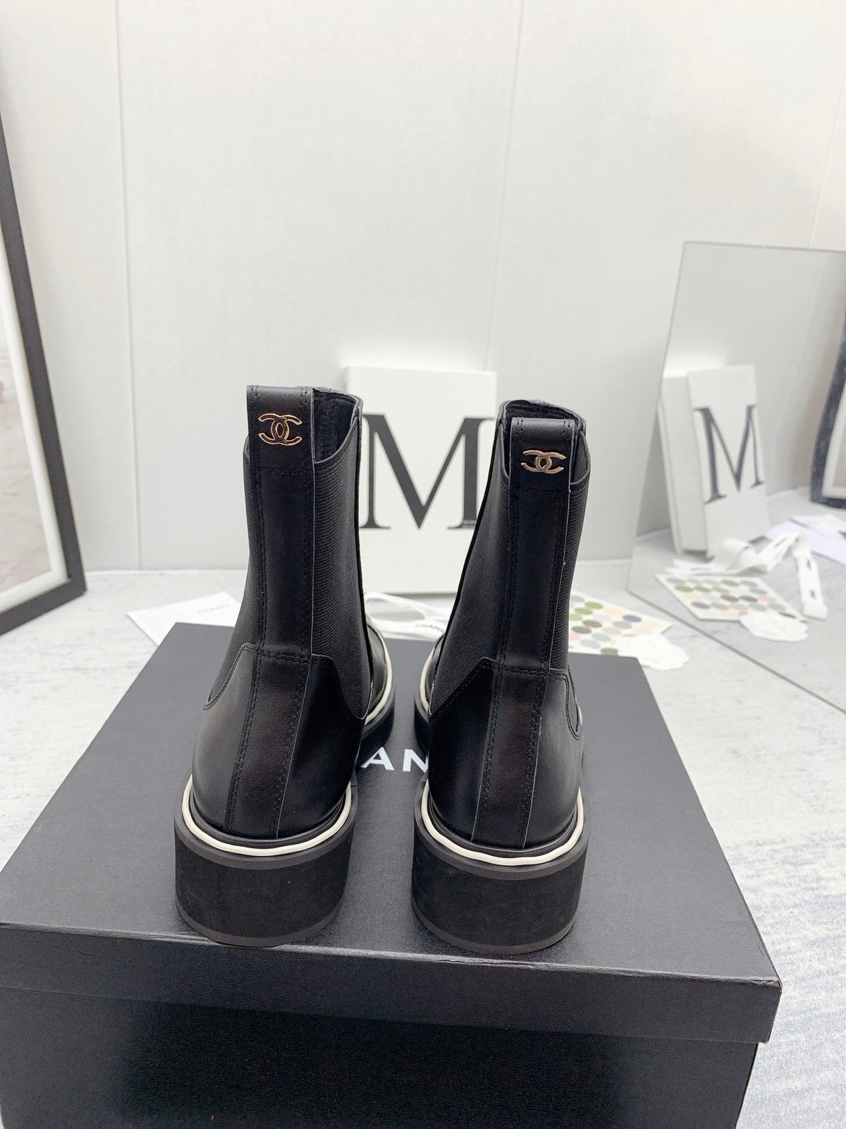 CC 26s Chelsea Boots Black Calfskin Patent Leather 160142