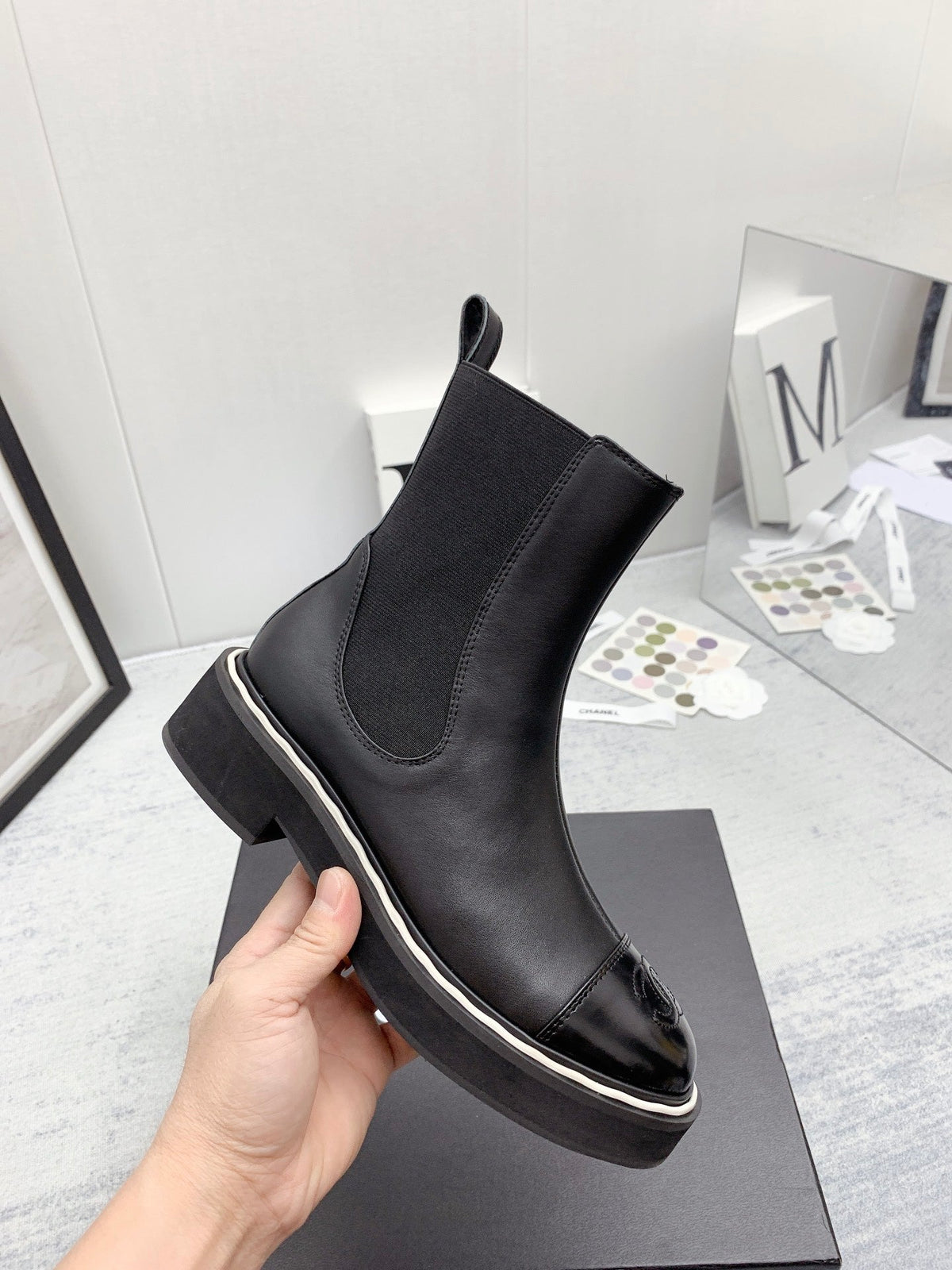 CC 26s Chelsea Boots Black Calfskin Patent Leather 160142