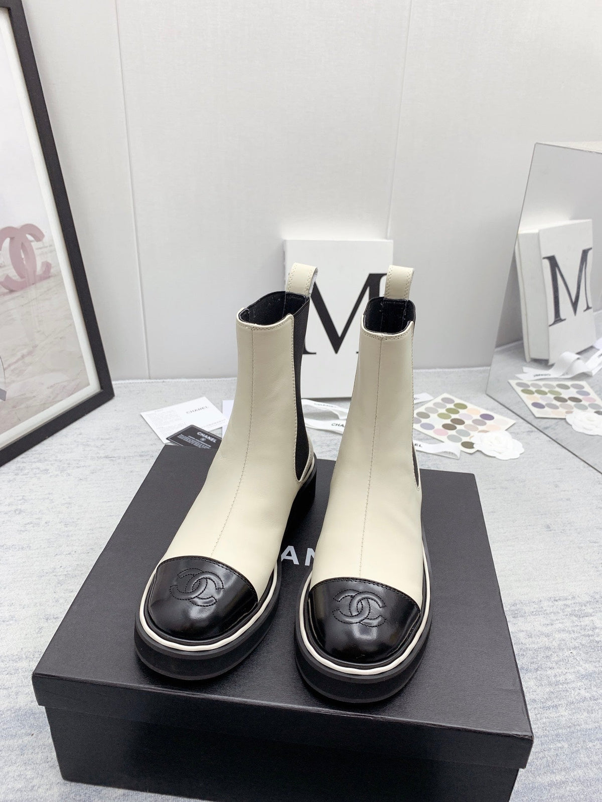 CC 26s Chelsea Boots Ivory Black Calfskin Patent Leather 160143