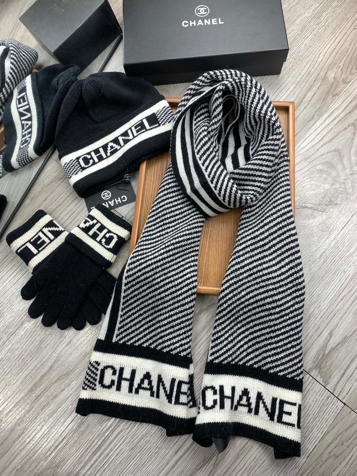 CC Hat Scarf Gloves Set Black White Jacquard Logo 475103