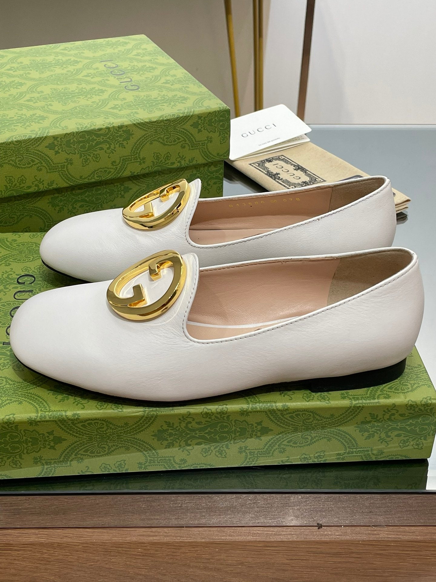 BLONDIE LOGO-PLAQUE LOAFERS IN WHITE CALFSKIN