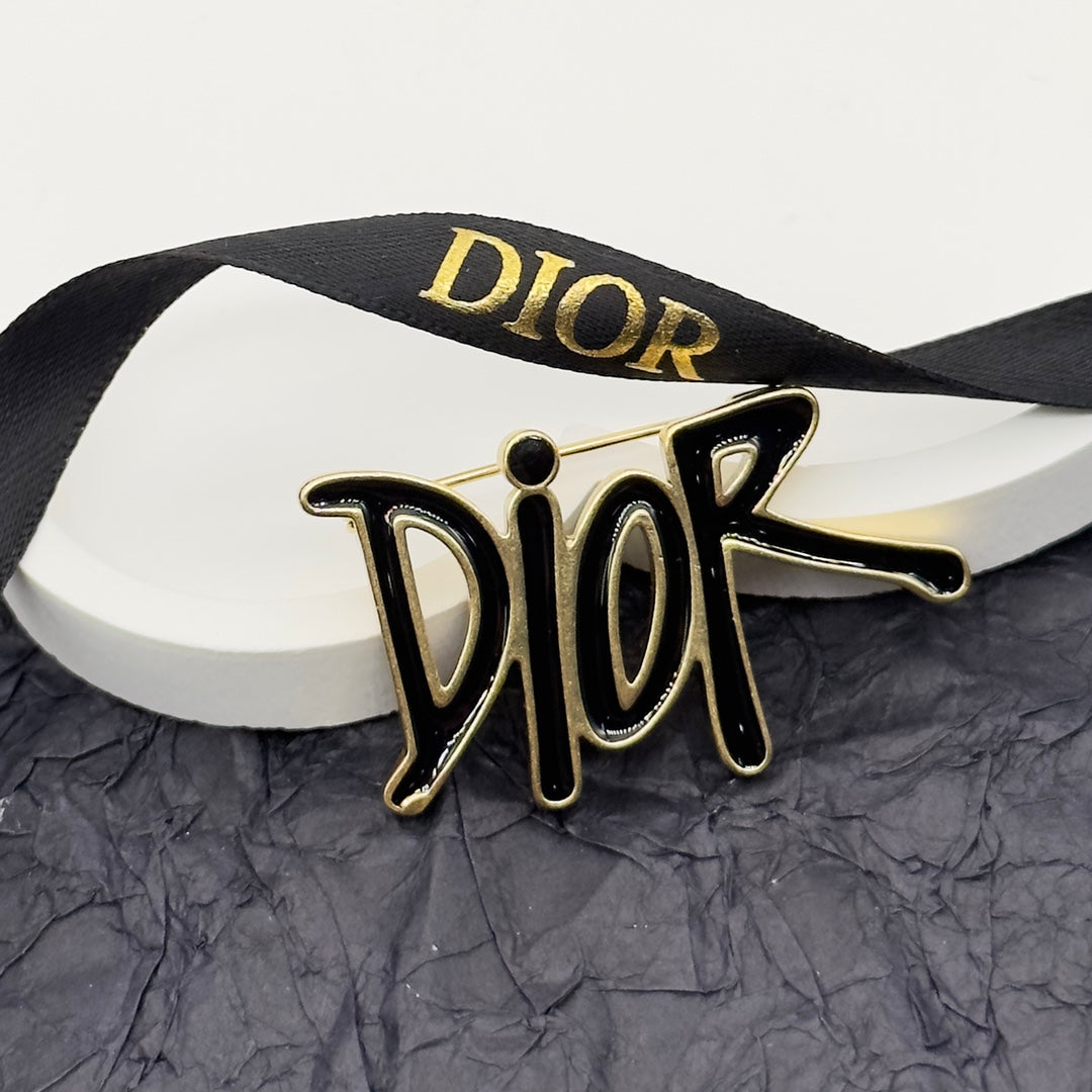 CD Brooch 172879