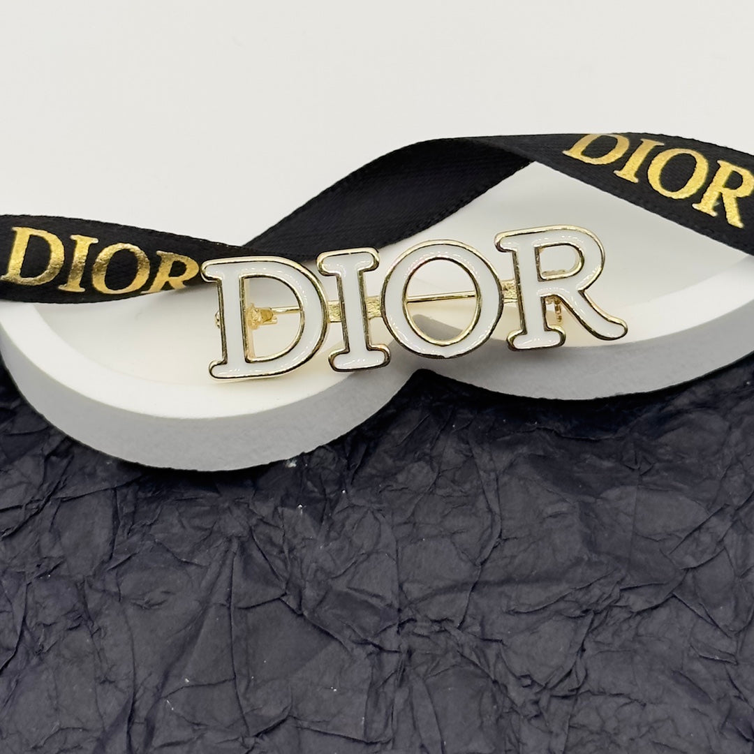 CD Brooch 172877