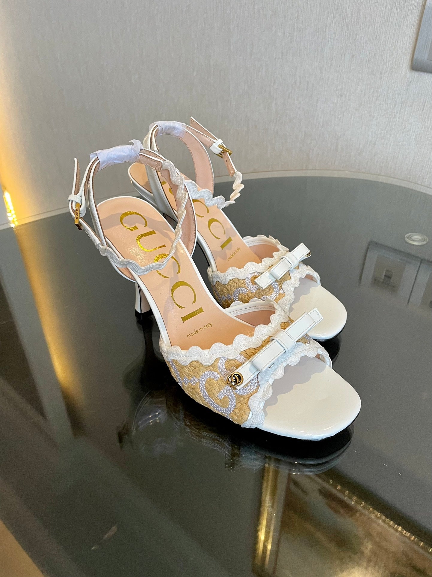 GG Kertu Heel Sandals 8cm Beige White Raffia Leather 695684