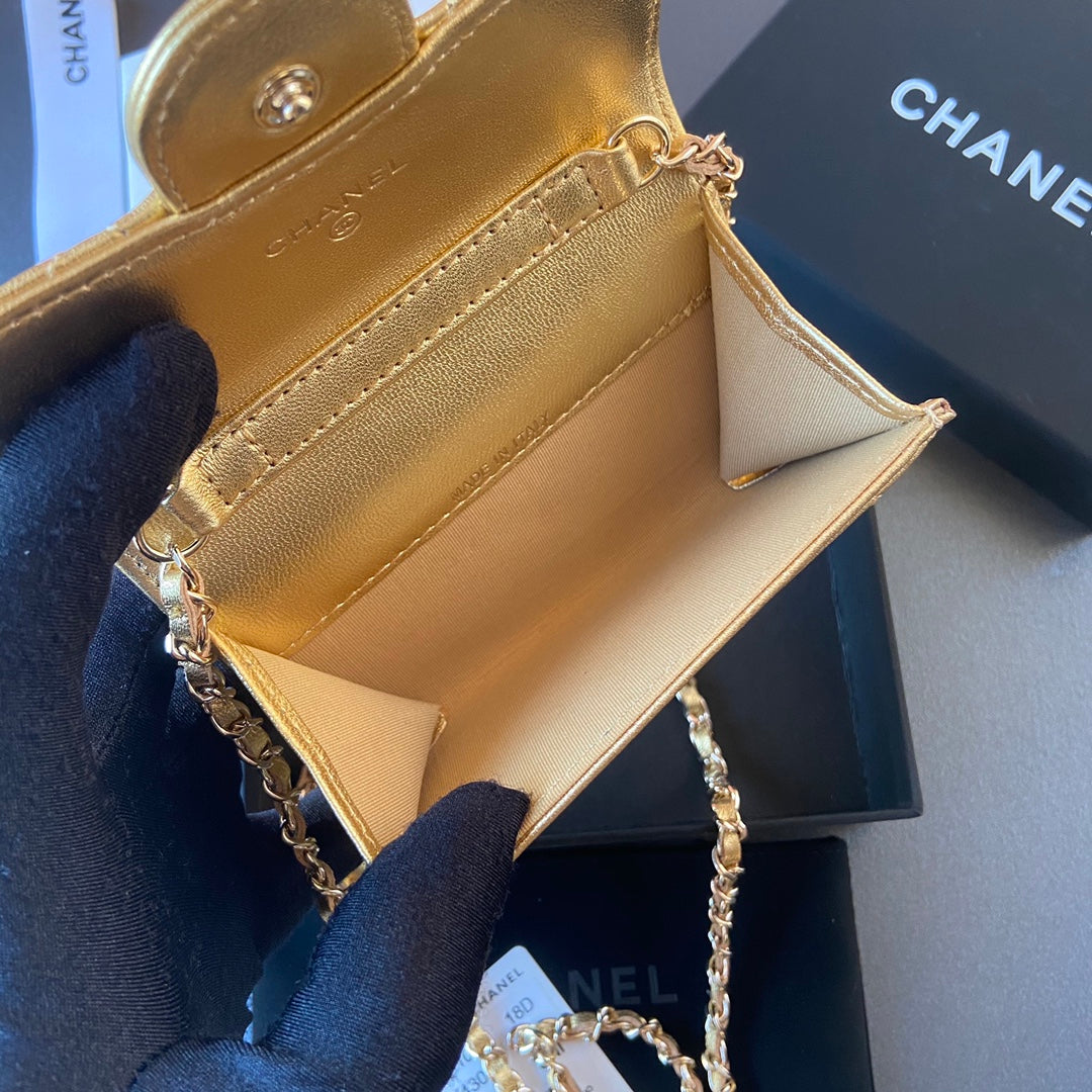 CC 24 Classic Wallet On Chain 11cm Golden Sheepskin 235161