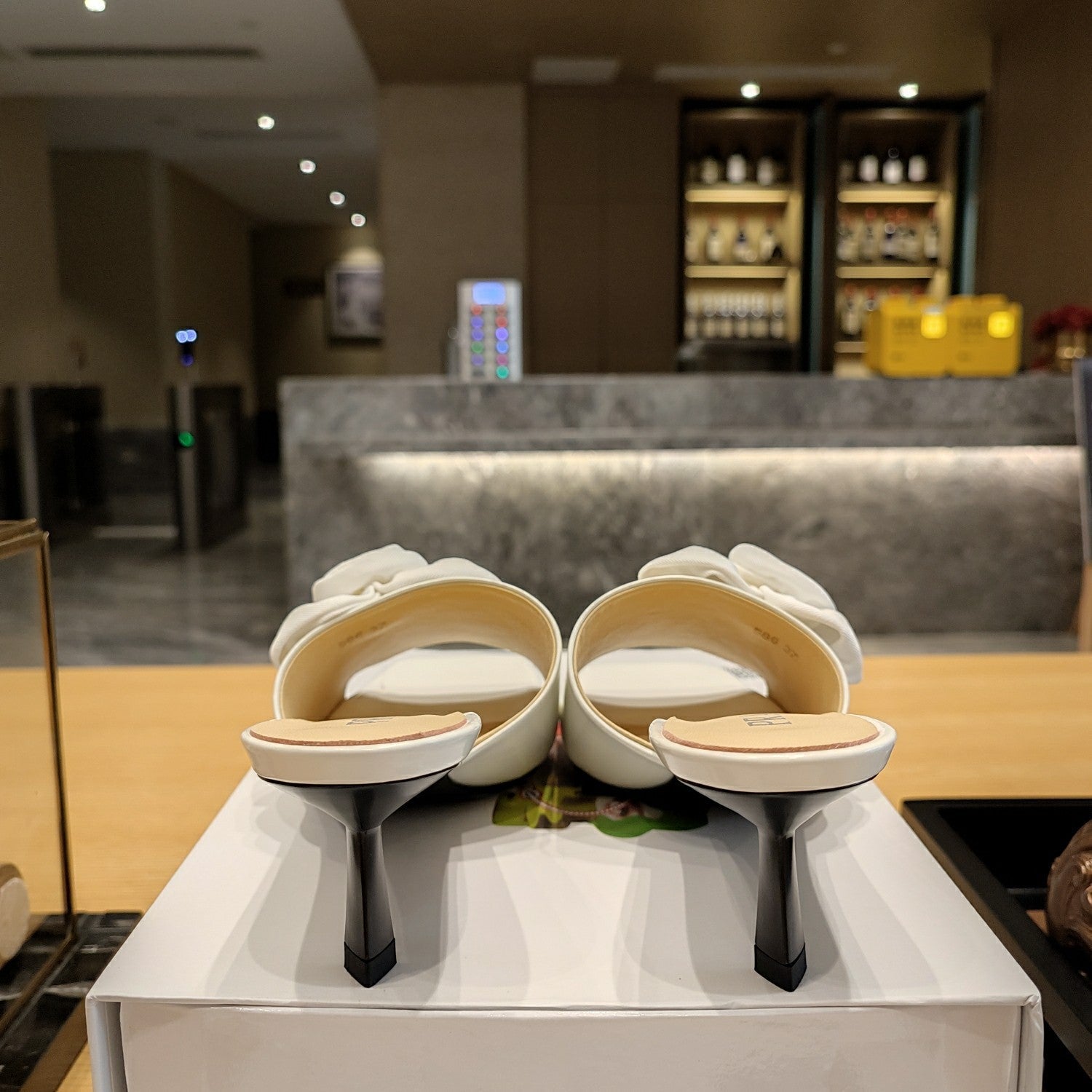 Prada 26s Open Toe Mules 45mm In White Patent Calfskin With Rosette