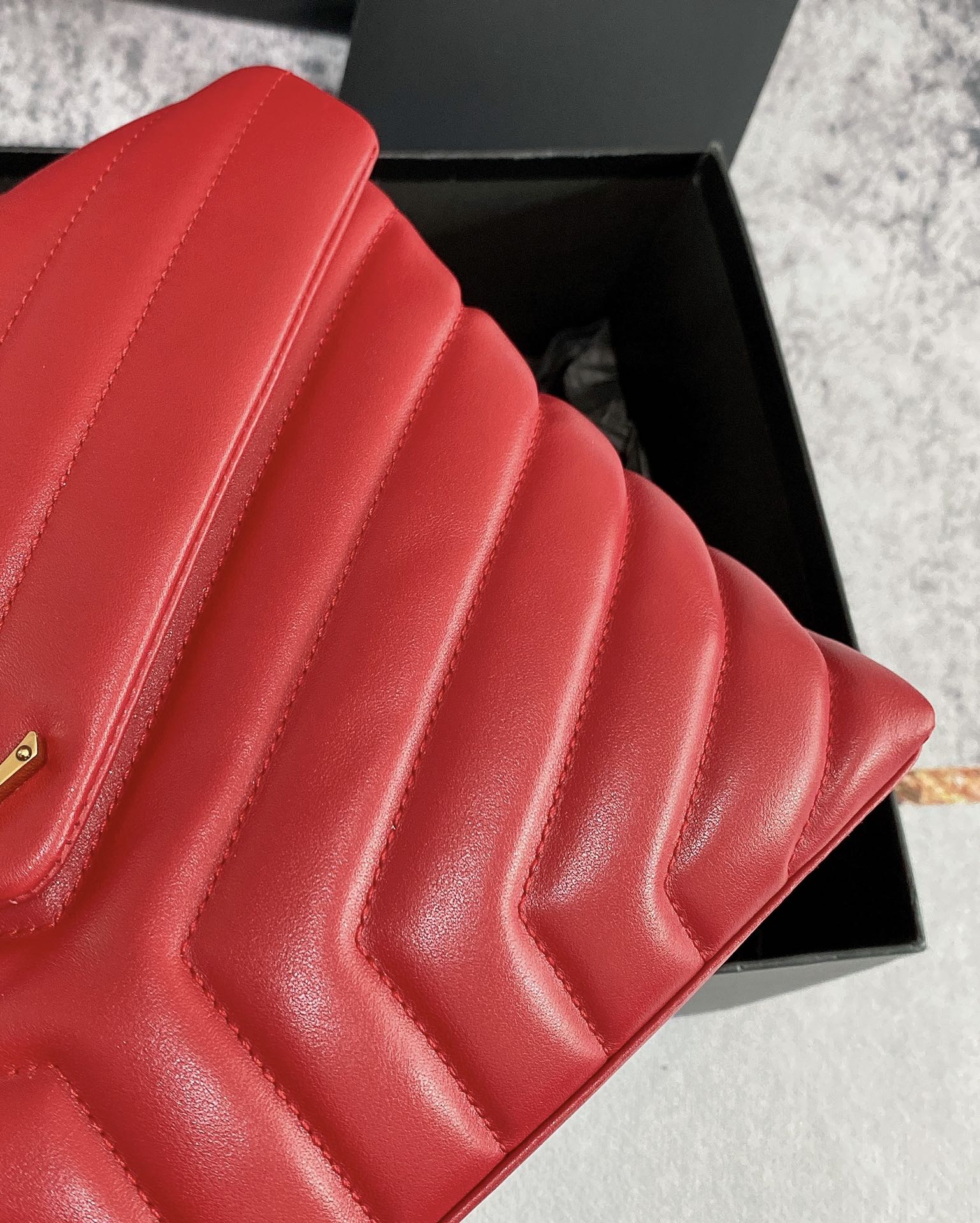 LOULOU MEDIUM 32 RED QUILTED LEATHER