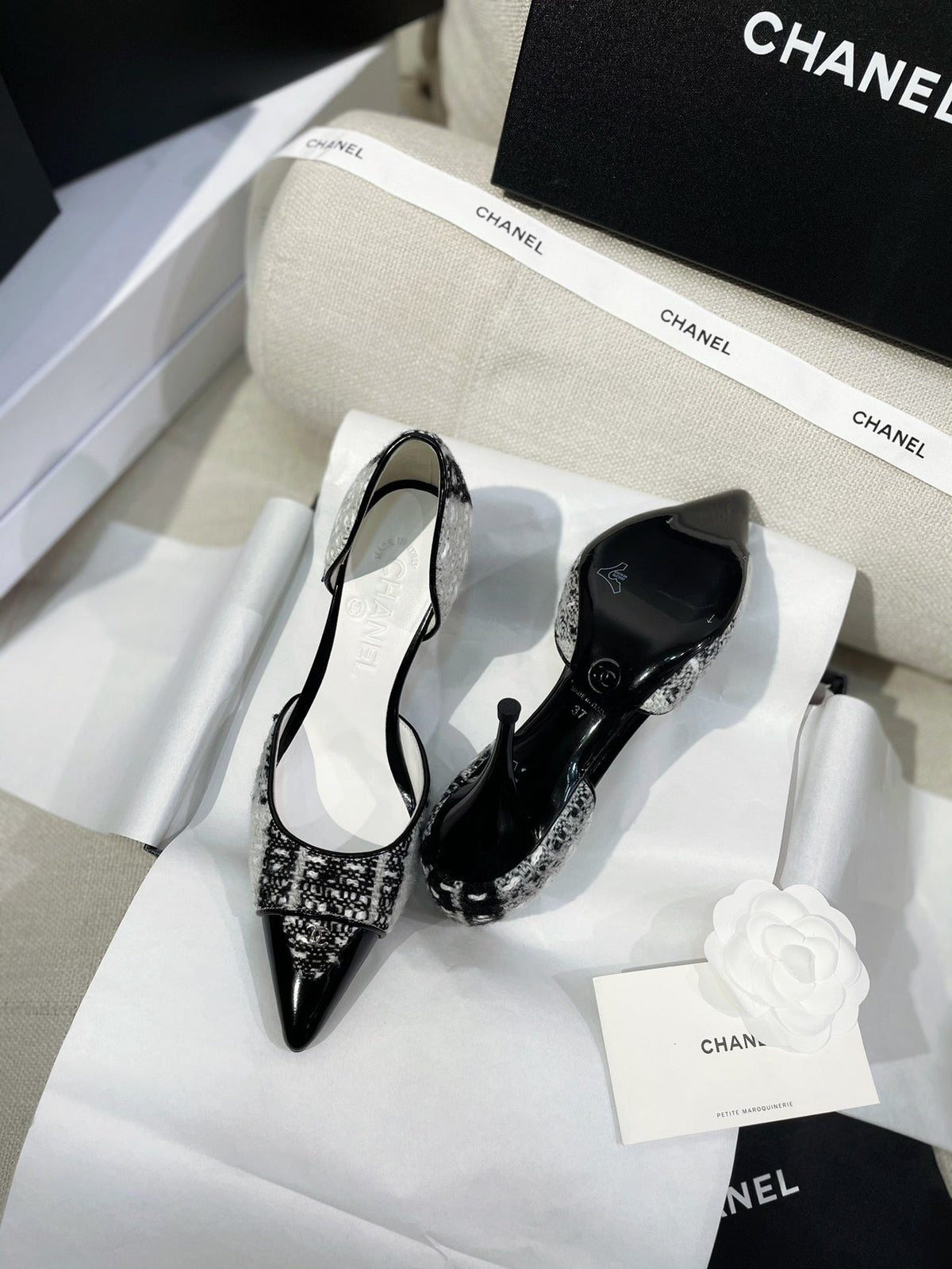 Chanel 26s Pumps Black White Tweed Patent Leather 156334