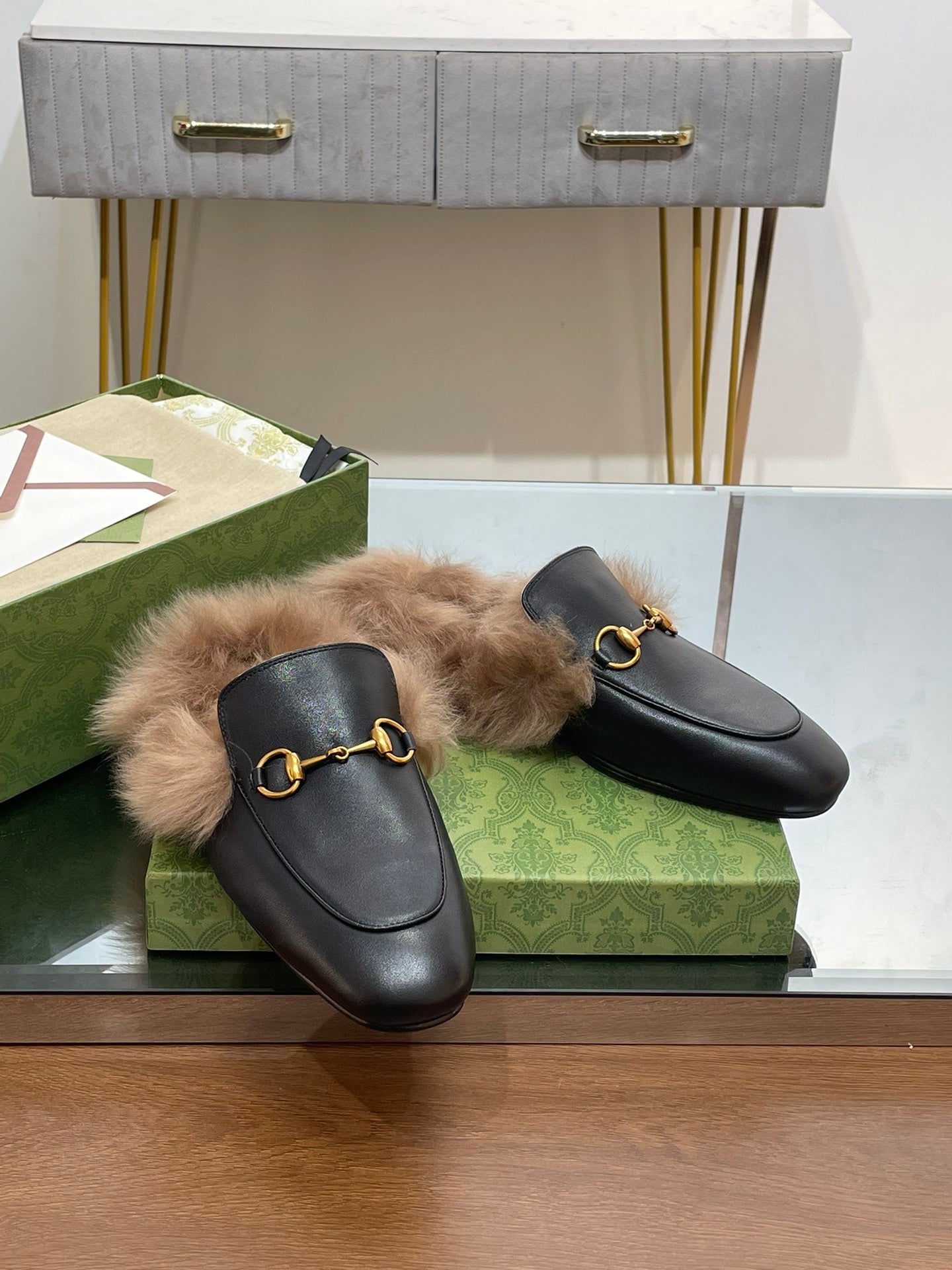 HORSEBIT MULE IN BLACK CALFSKIN AND LAMB WOOL LINING