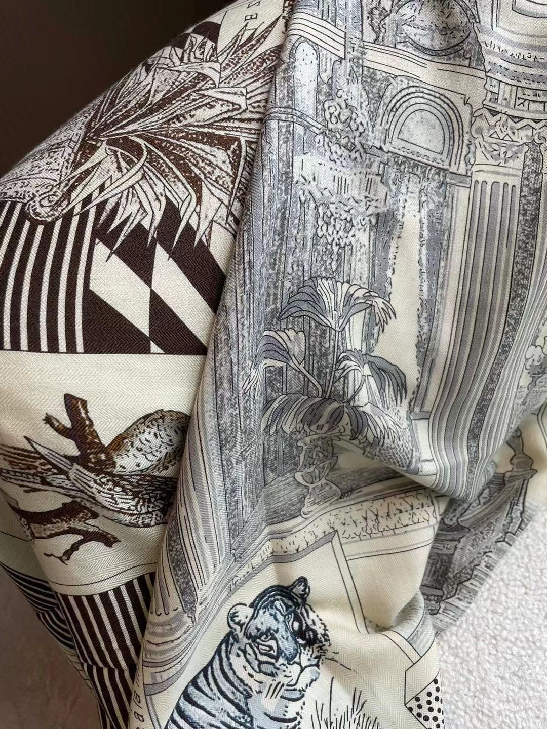 Square Scarf 140 CM In Black Mix White Silk 385353