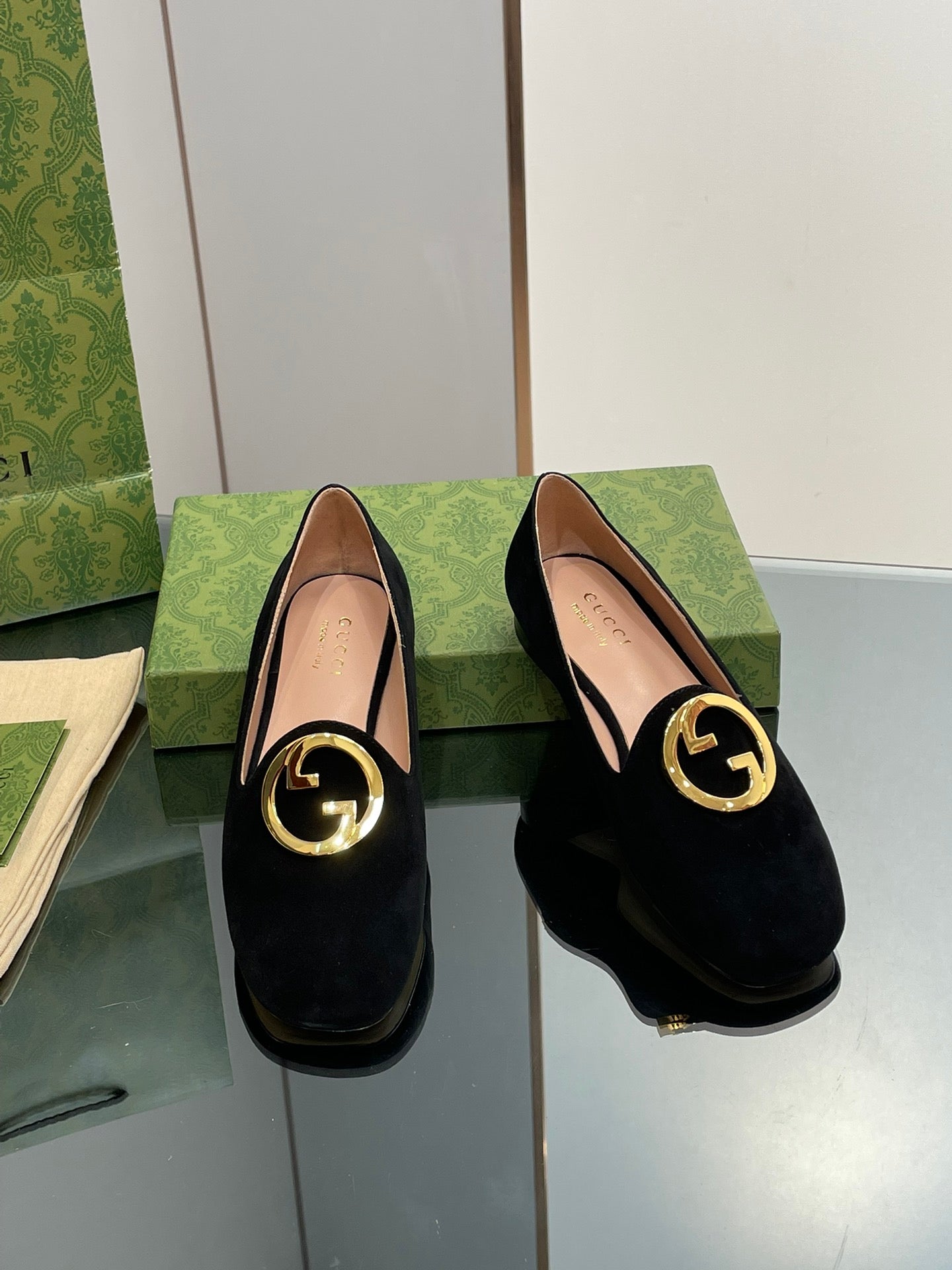 BLONDIE LOGO-PLAQUE LOAFERS IN BLACK SUEDE