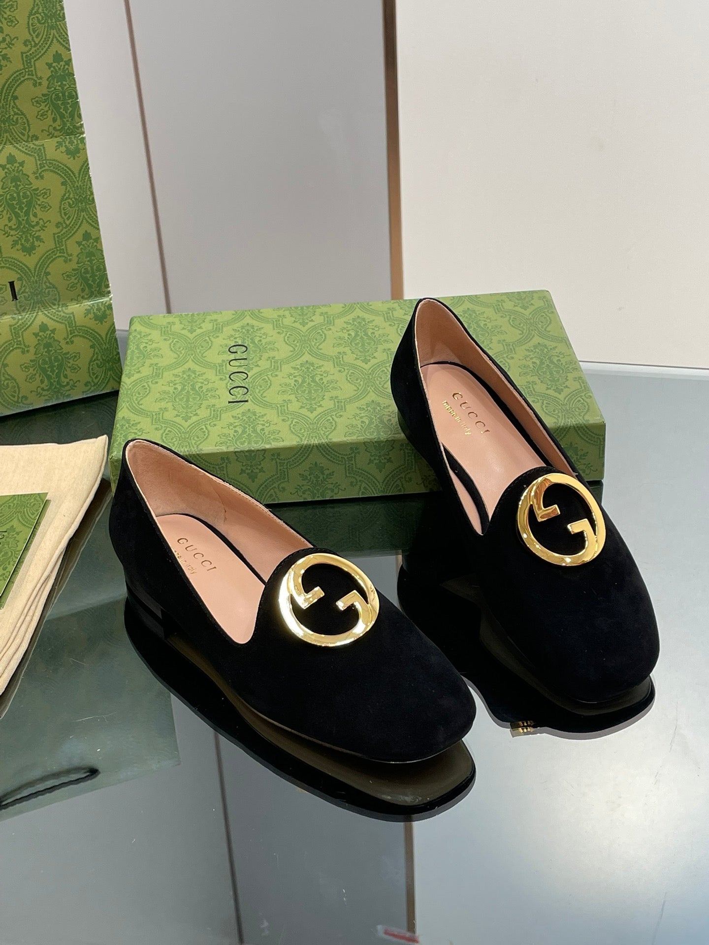 BLONDIE LOGO-PLAQUE LOAFERS IN BLACK SUEDE
