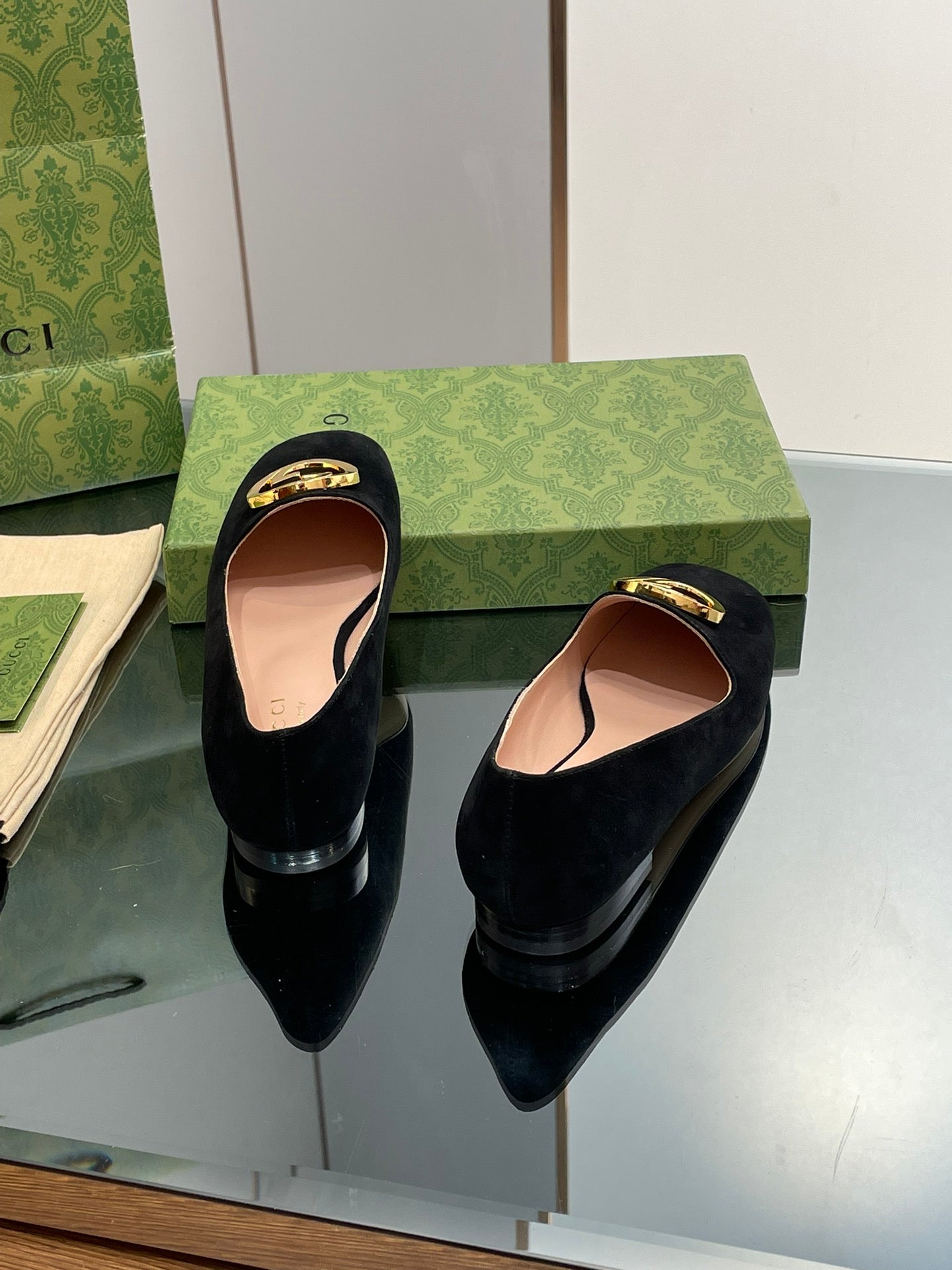 BLONDIE LOGO-PLAQUE LOAFERS IN BLACK SUEDE