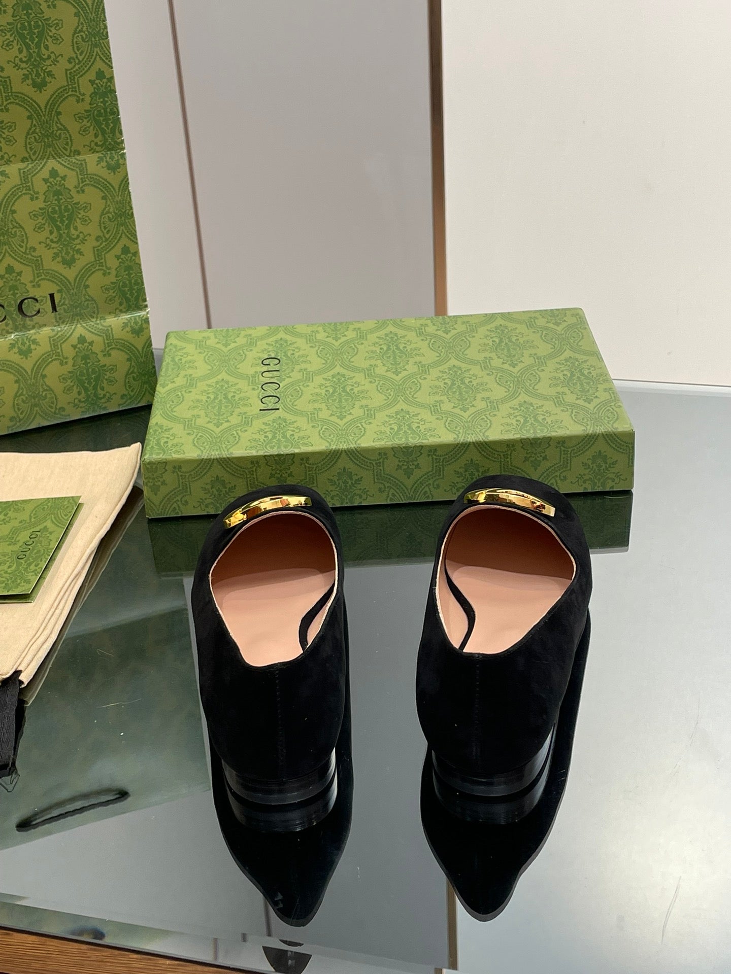 BLONDIE LOGO-PLAQUE LOAFERS IN BLACK SUEDE