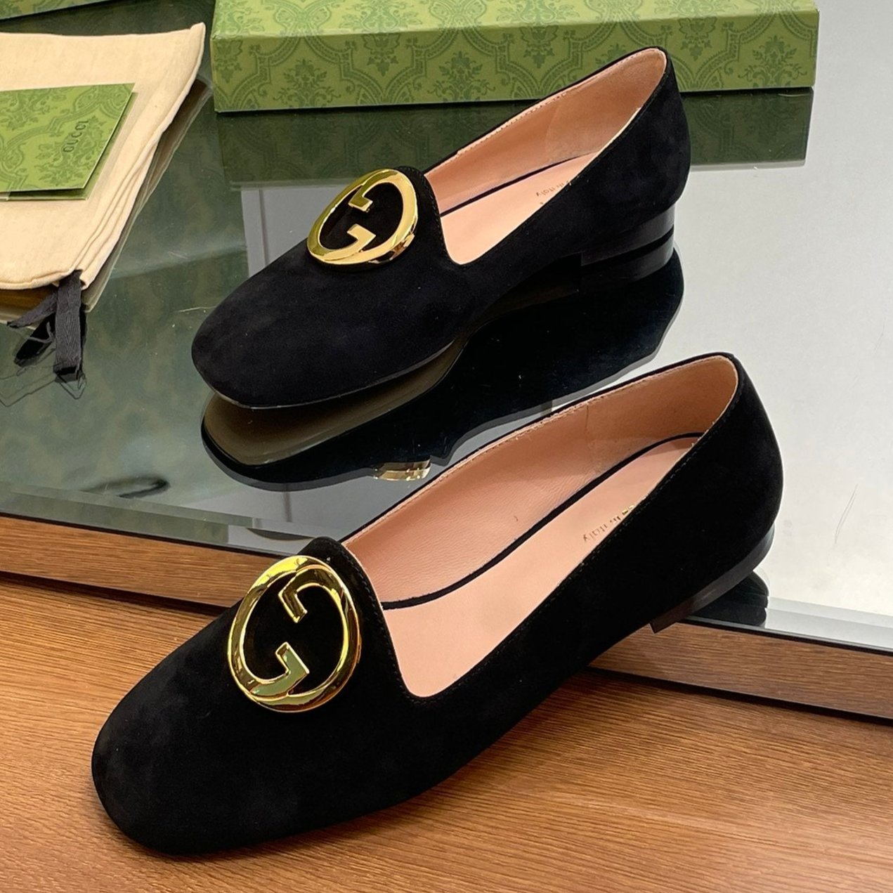 BLONDIE LOGO-PLAQUE LOAFERS IN BLACK SUEDE