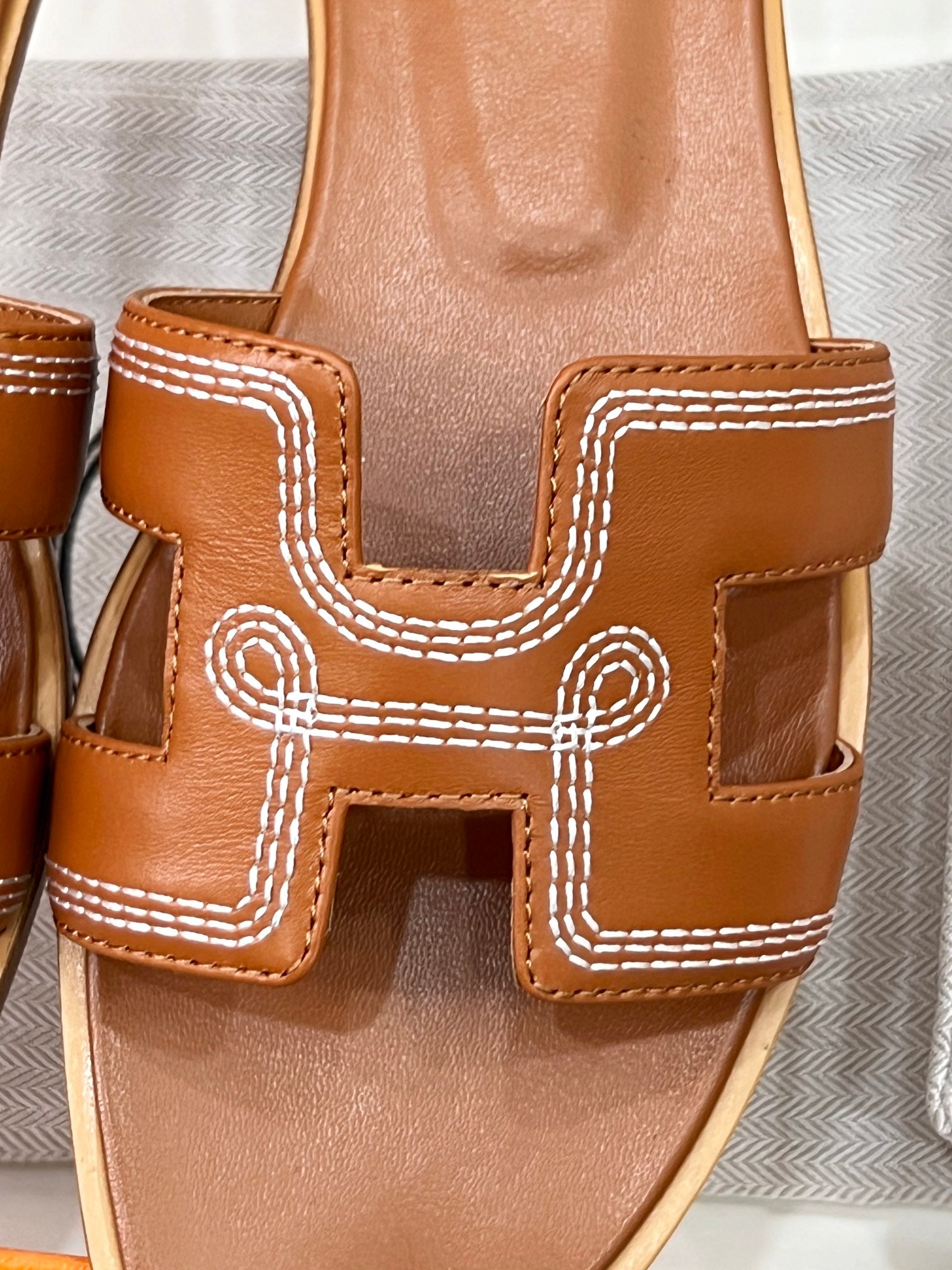 0ran sandal brown white epsom