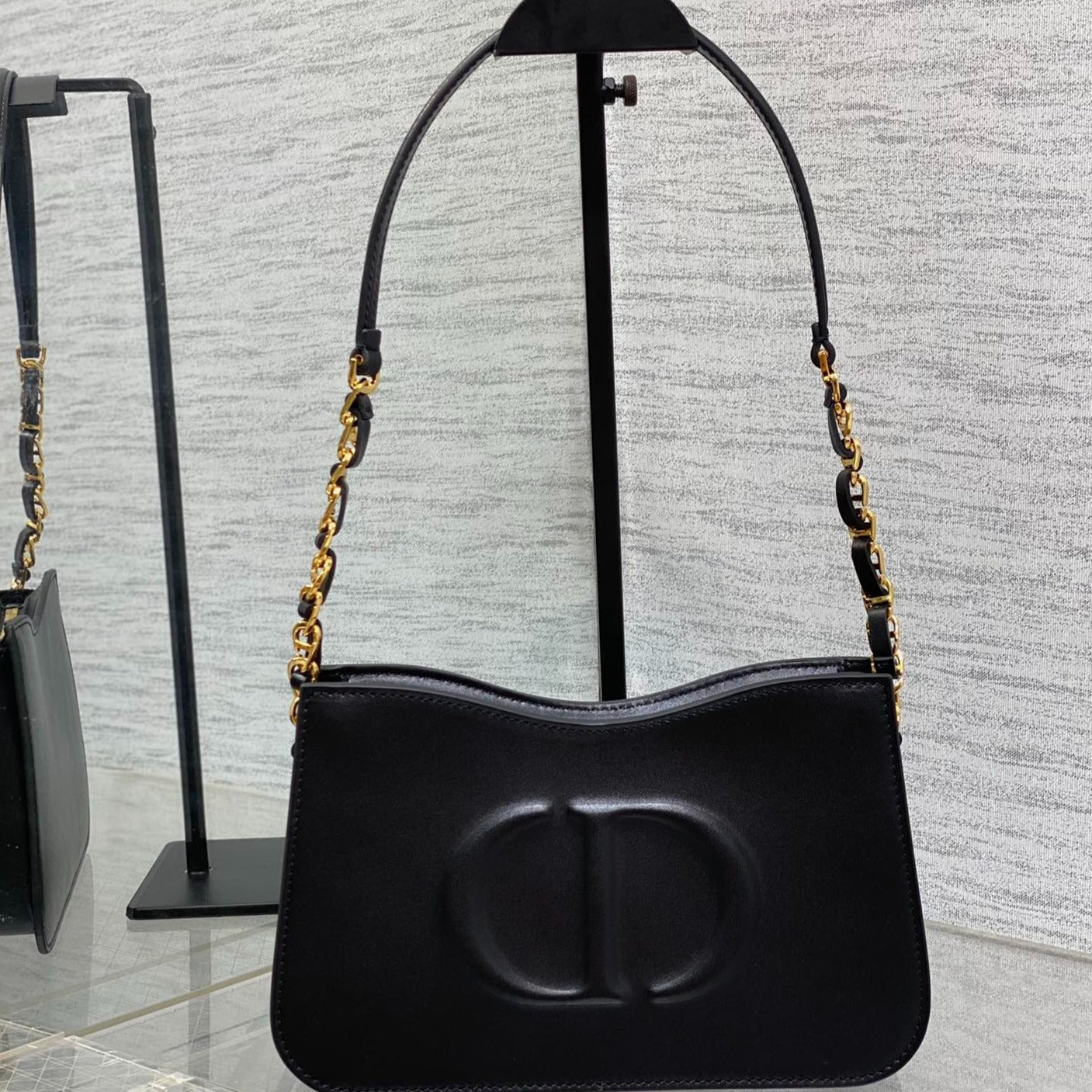 HOBO SIGNATURE 23 BAG IN BLACK LAMBSKIN