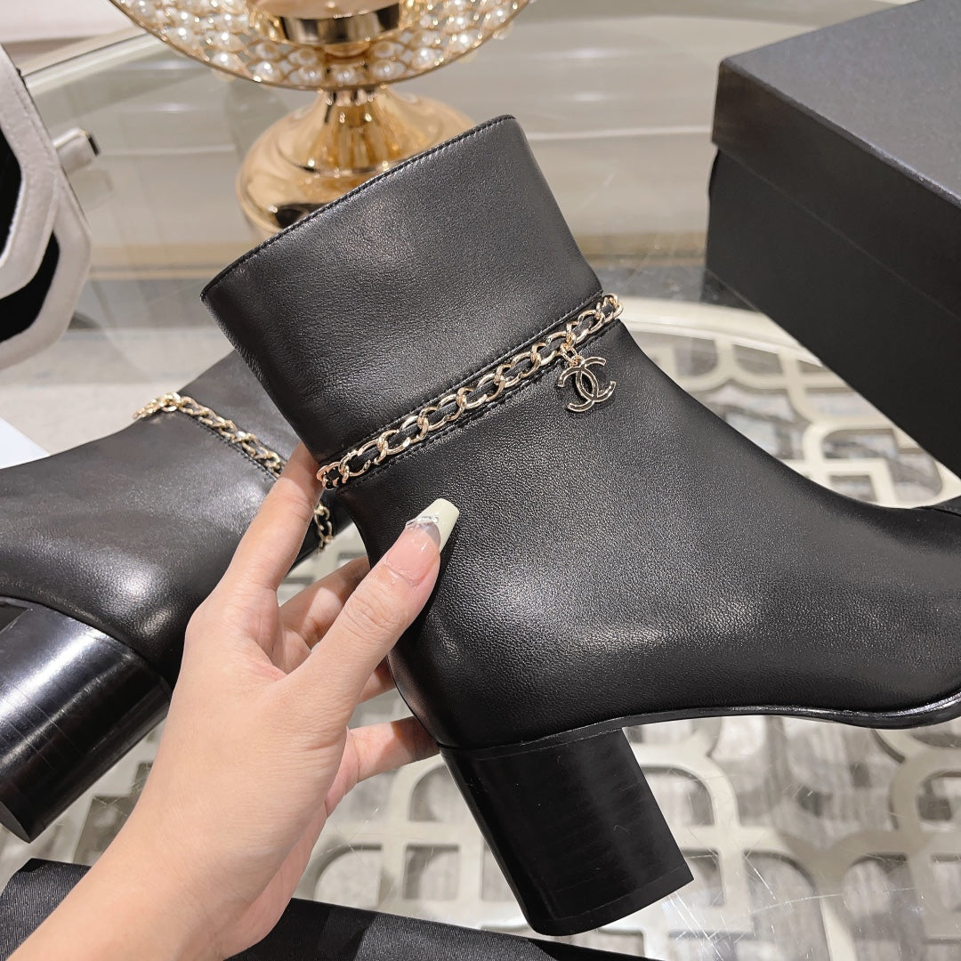CC 26s Chain Charm Ankle Boots Black Leather 166066