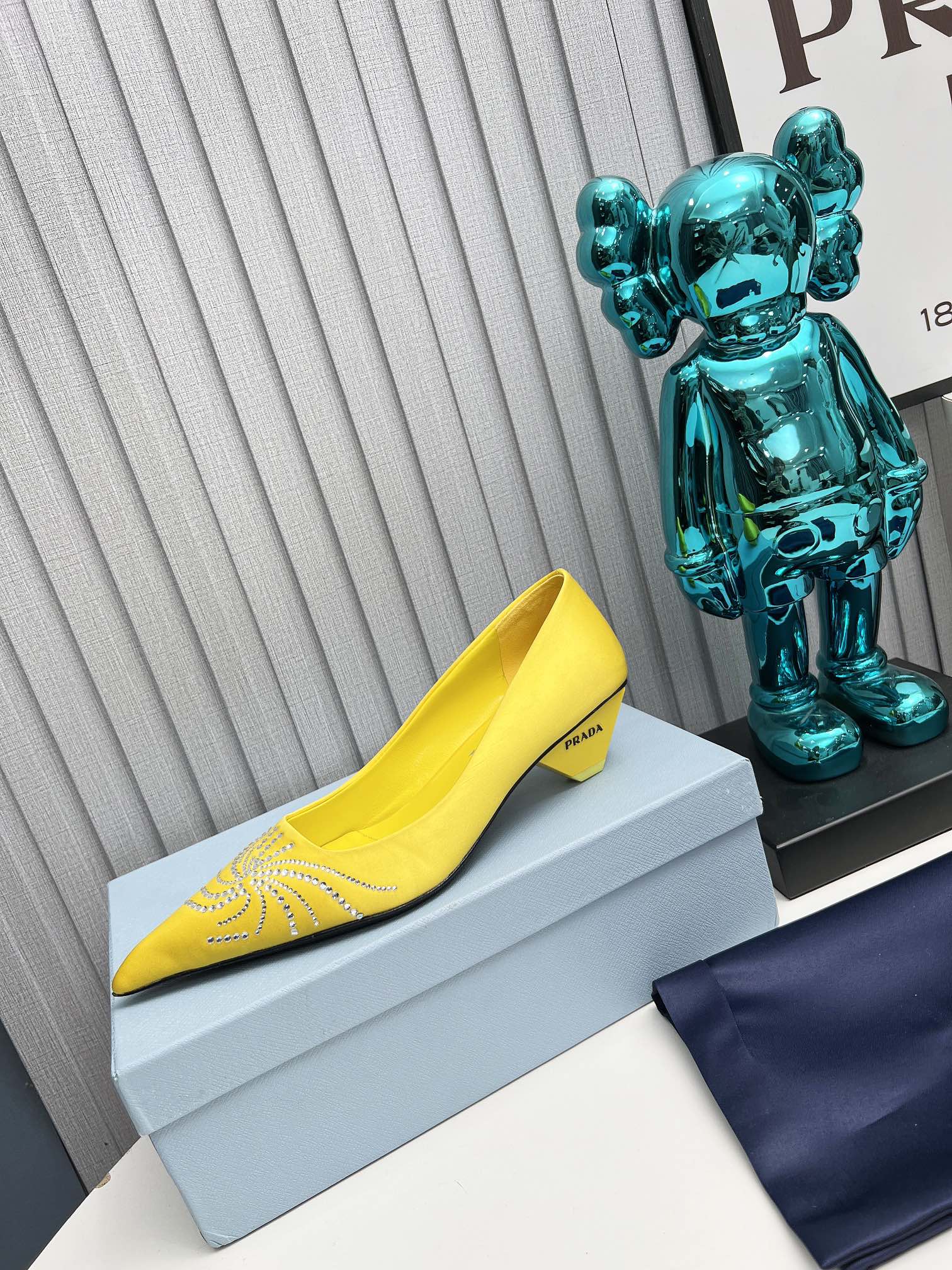 Prada 26SS Pumps 4cm Yellow Satin 680962