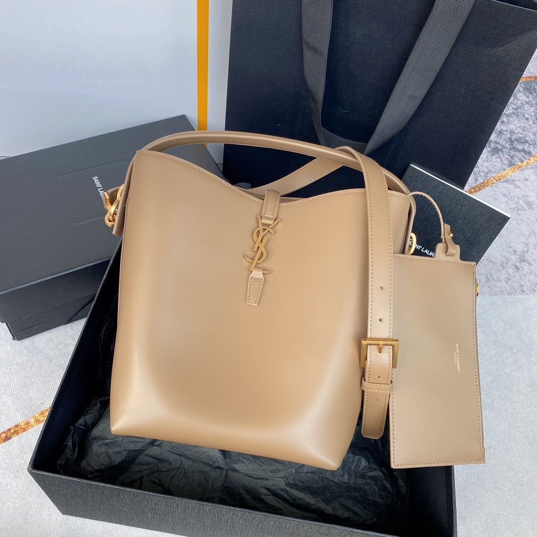 le 37 20cm dark beige shiny calfskin