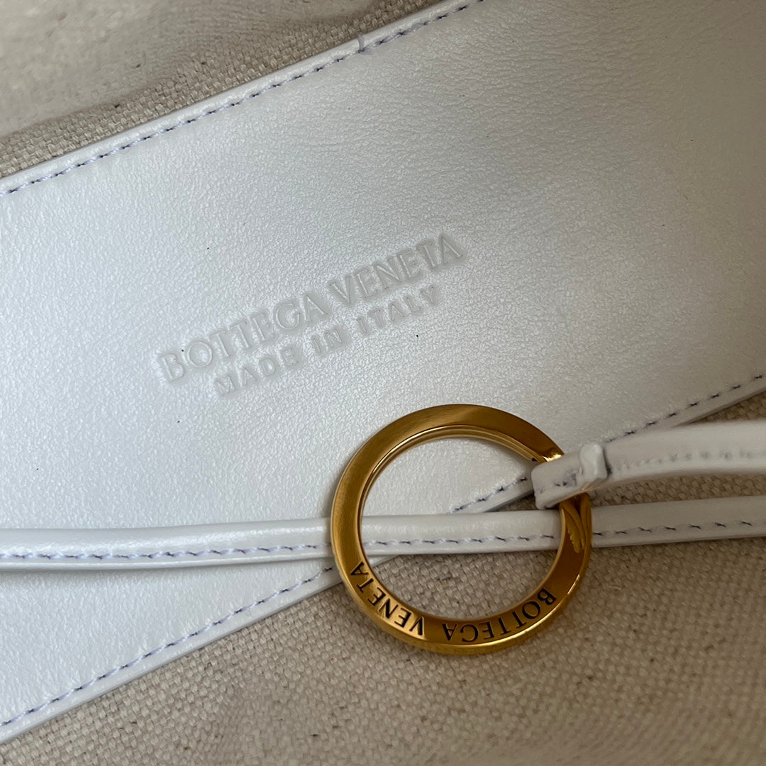 BV Loop Top Handle 19cm White Lambskin