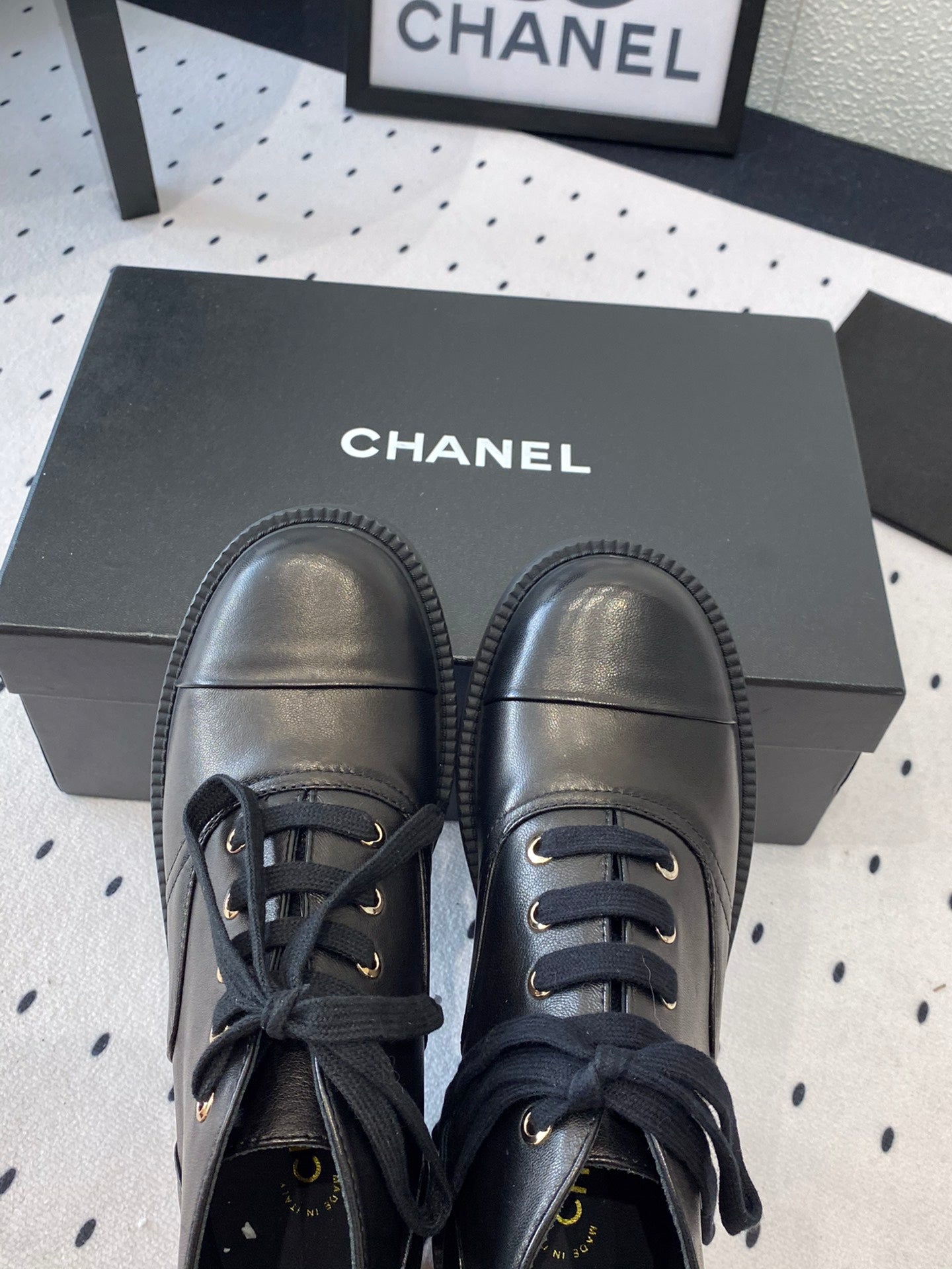 LOW-CUT BOOTS IN BLACK CALFSKIN