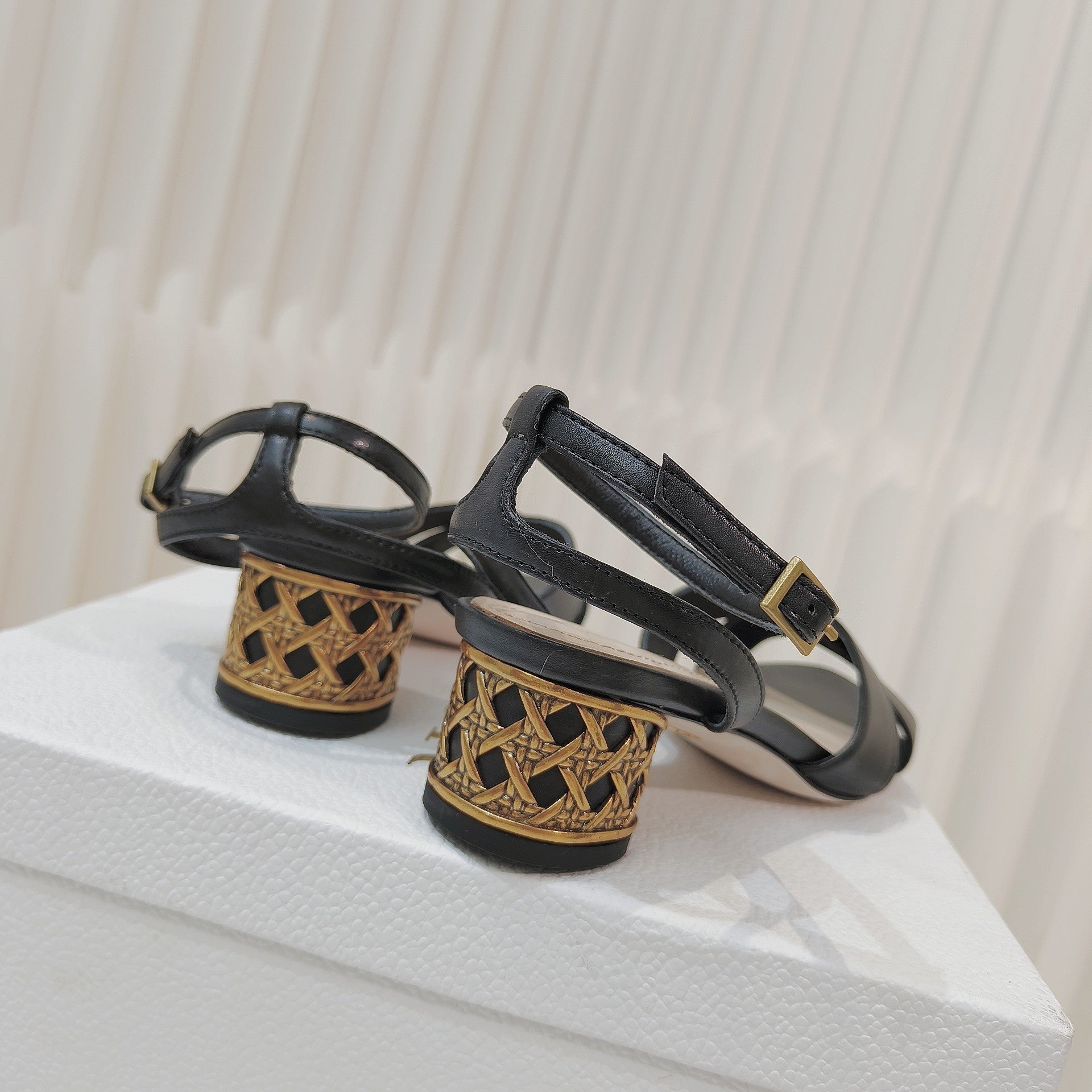 CD 26s Criss-Cross Strap Sandals 4cm Black Leather 927497